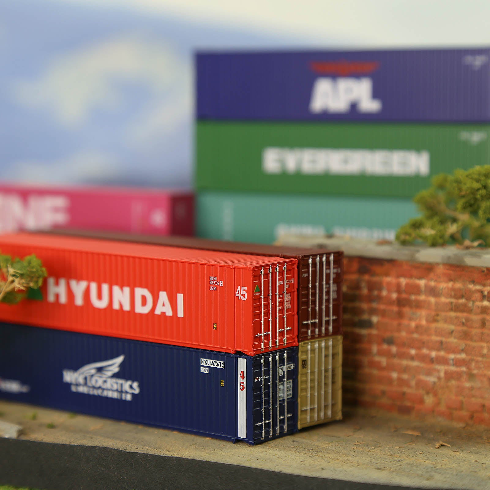 C15010 3pcs N Scale 1:160 45ft Shipping Container with Magets