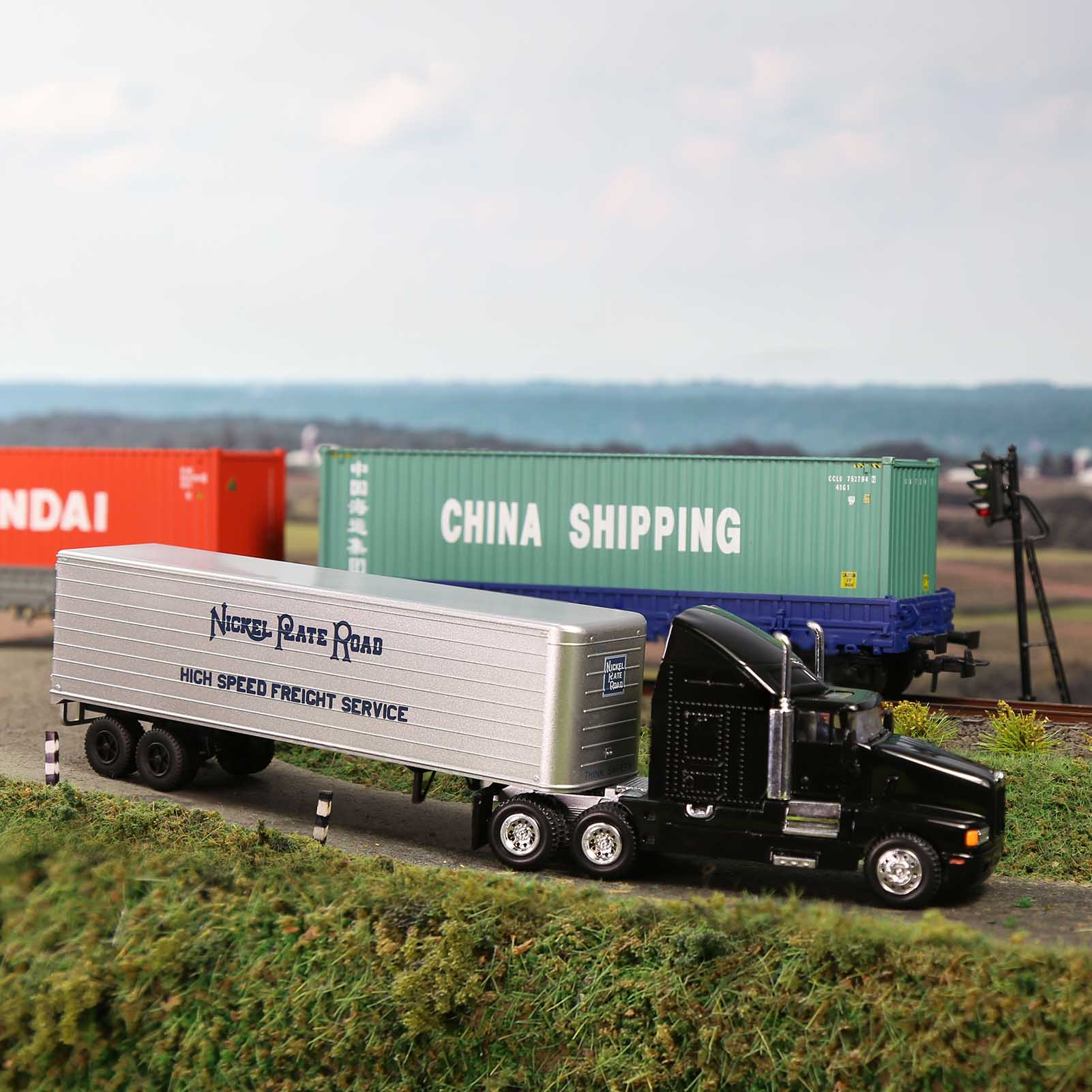 C15065 2 Pieces N Scale 1:160 Model Trailer for Railway Tractor