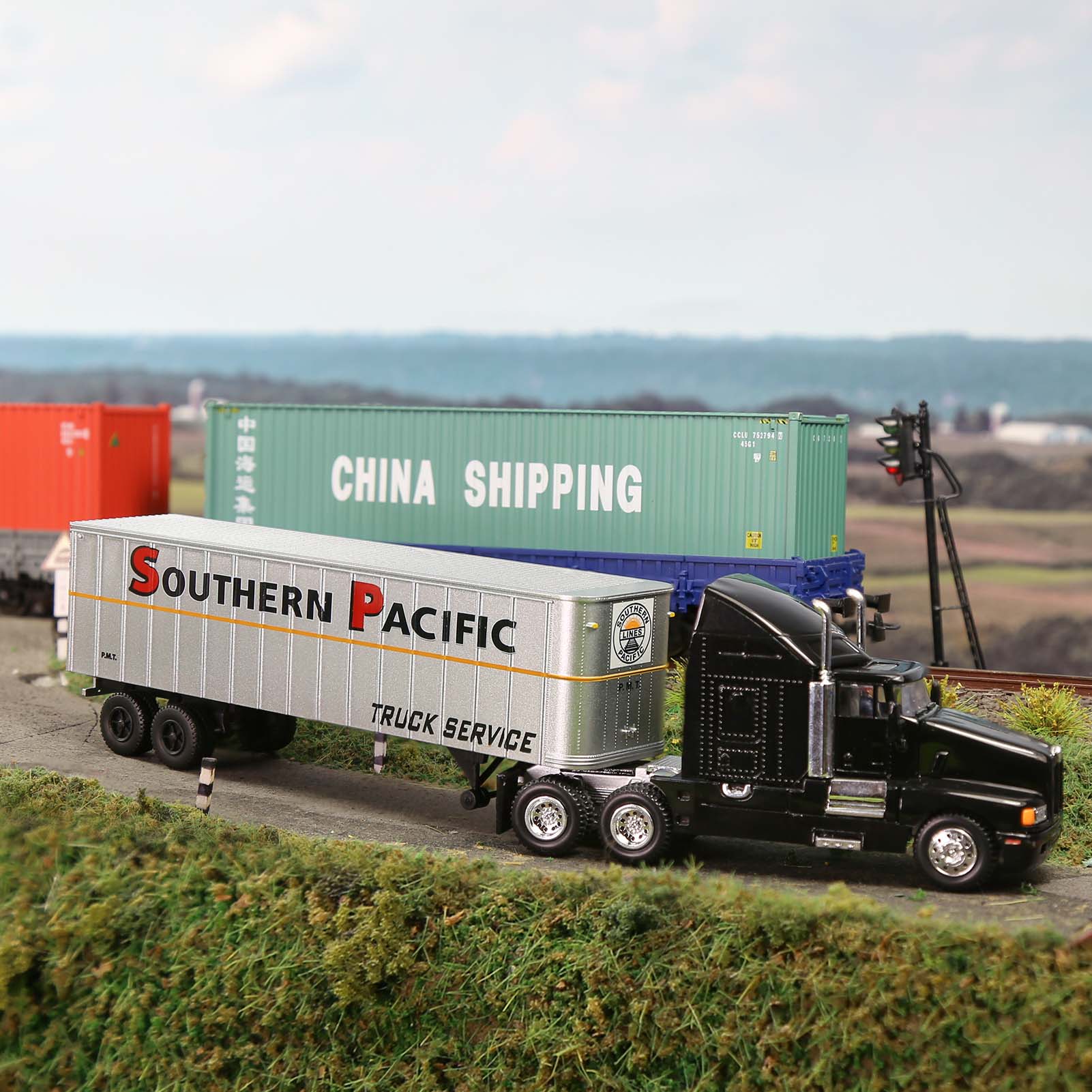 C15066 2 Pieces N Scale 1:160 Model Trailer for Railway Tractor