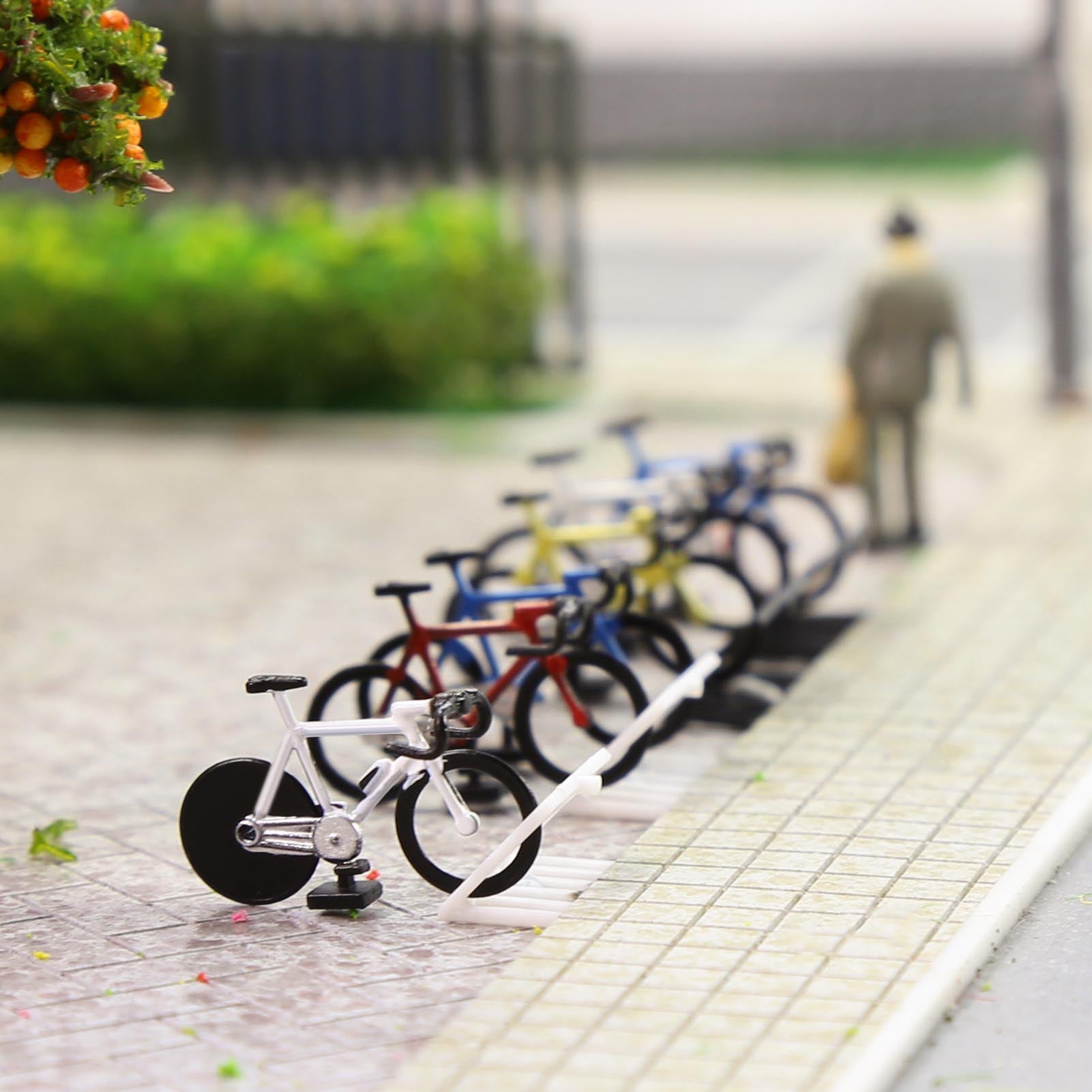 C8702 20pcs Bikes and 4pcs Parking Racks HO Scale 1:87 Bicycles Model Trains Layout