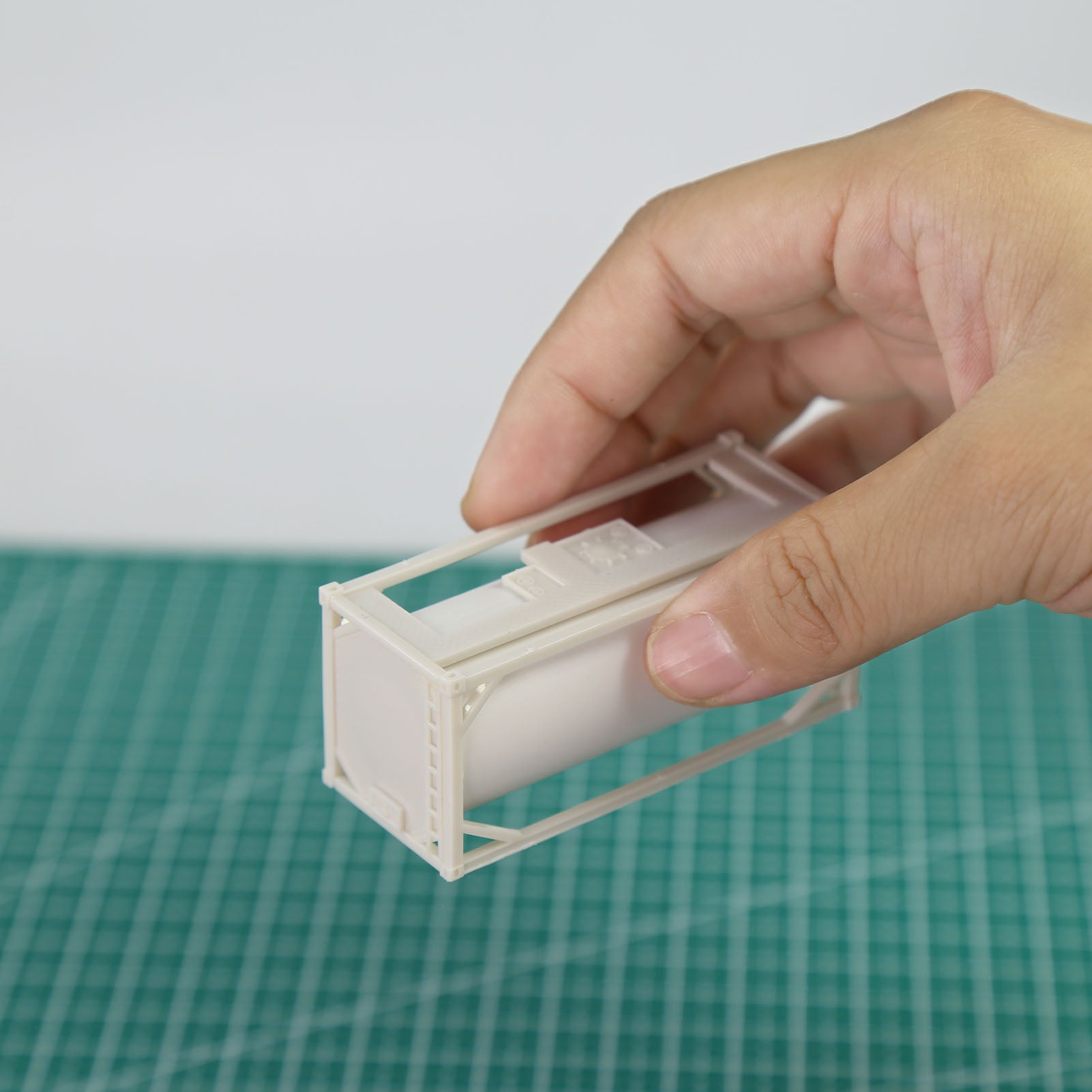 C8723JJ 1pc HO Scale 1:87 20' Unassembled Uncolored Oil Tank 20ft