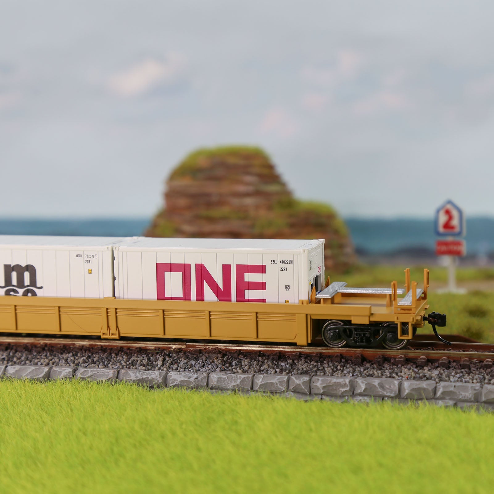 C8727 1pc HO Scale 1:87 20ft Hi-Cube Reefer Shipping Container