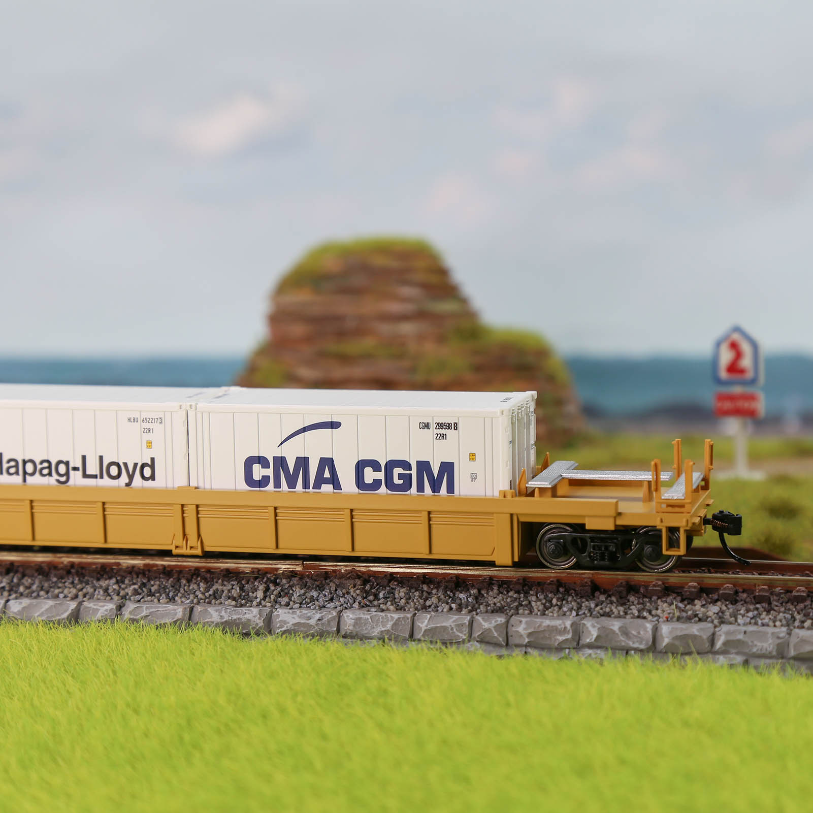 C8727 1pc HO Scale 1:87 20ft Hi-Cube Reefer Shipping Container