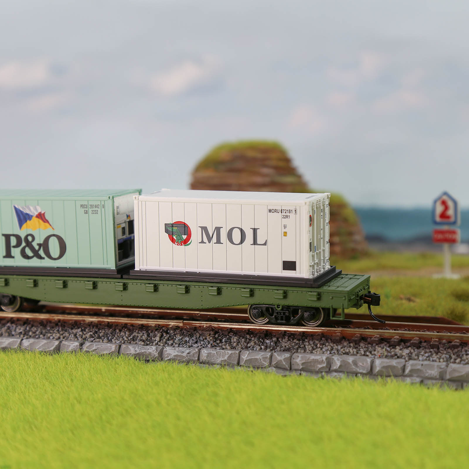 C8727 1pc HO Scale 1:87 20ft Hi-Cube Reefer Shipping Container