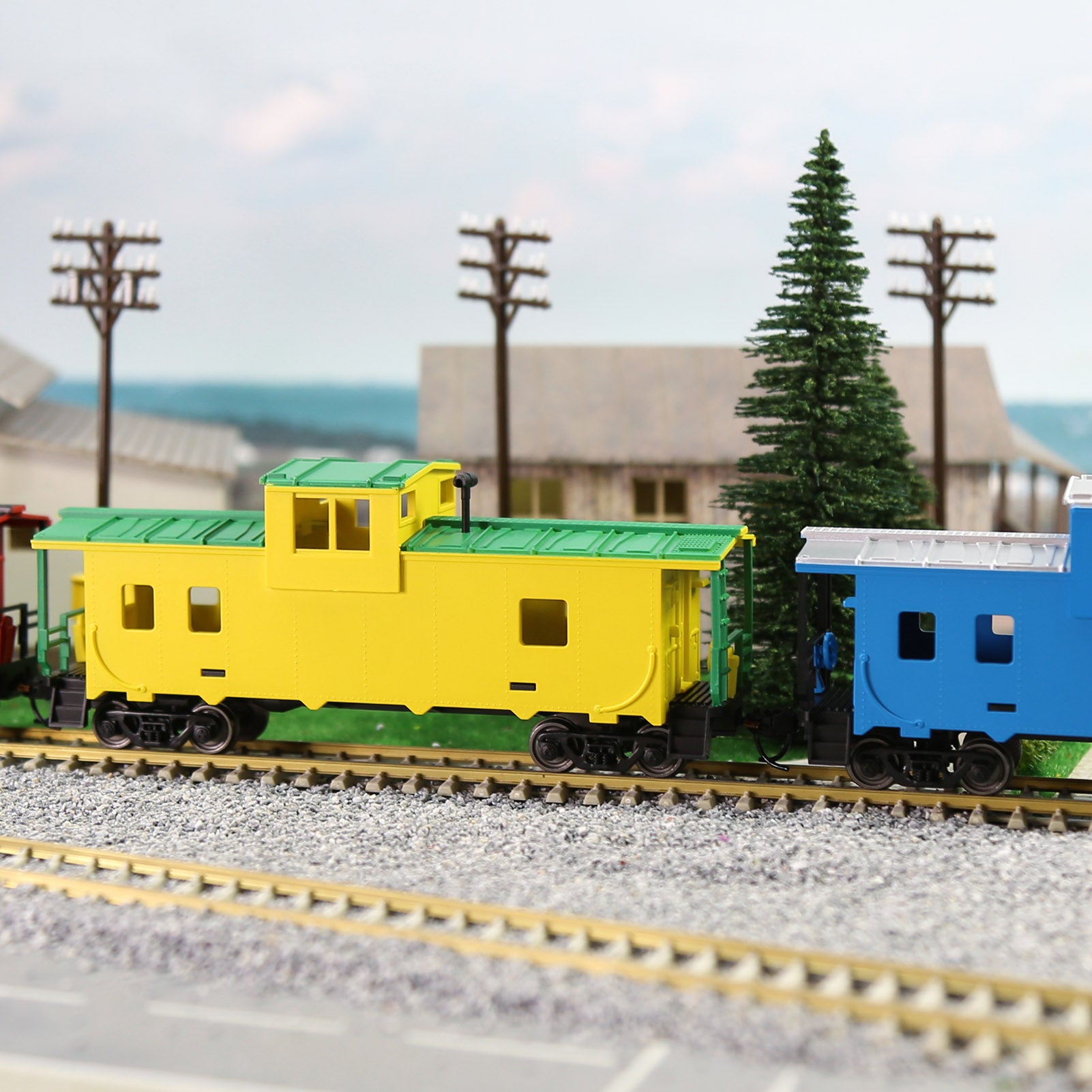 C8763 1pc HO Scale 1:87 Well Painted Unlettered HO Scale 36' Wide Vision Caboose Wagons