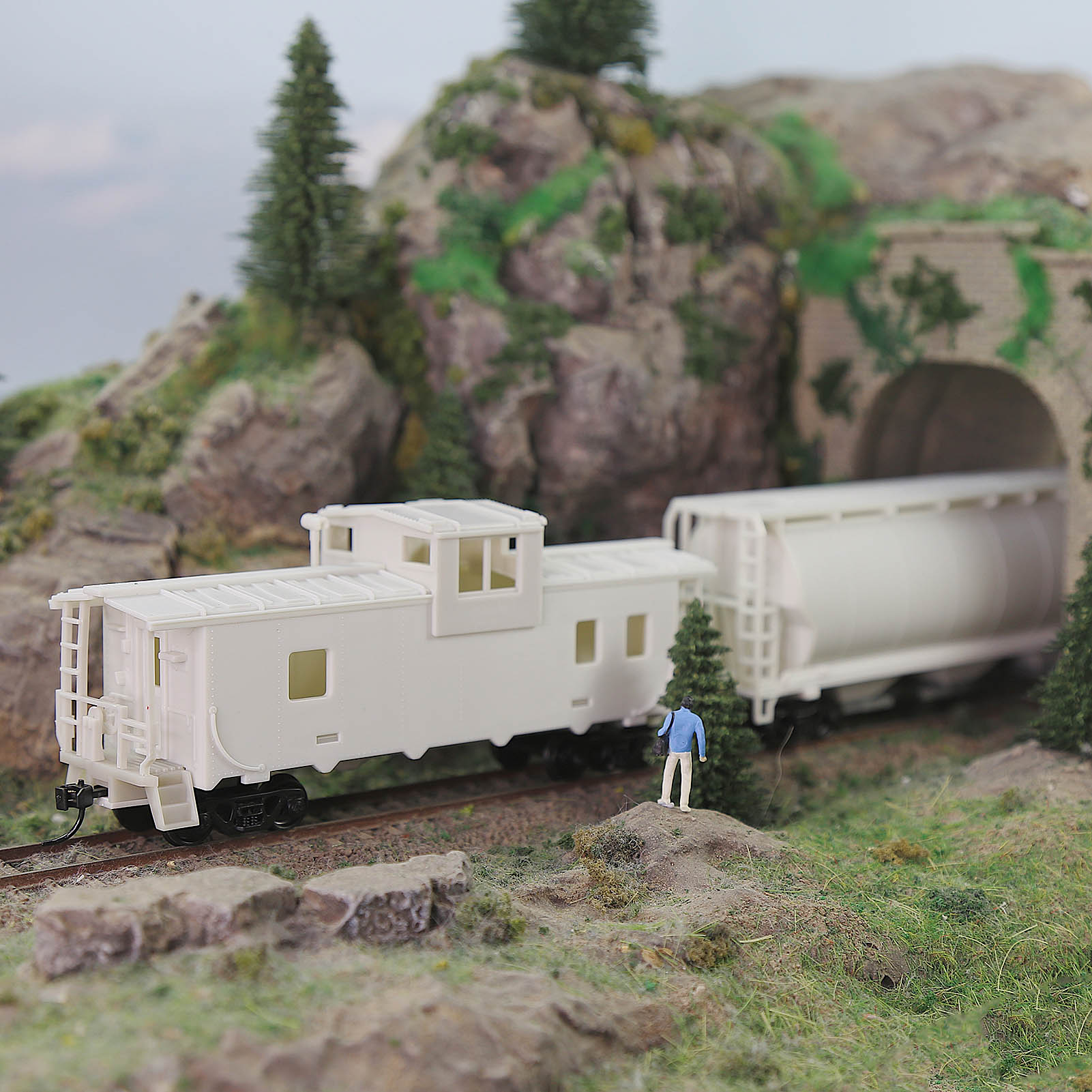 C8763JJ 1pc HO Scale 1:87 Blank Unpainted Unassembled 36' Wide Vision Caboose