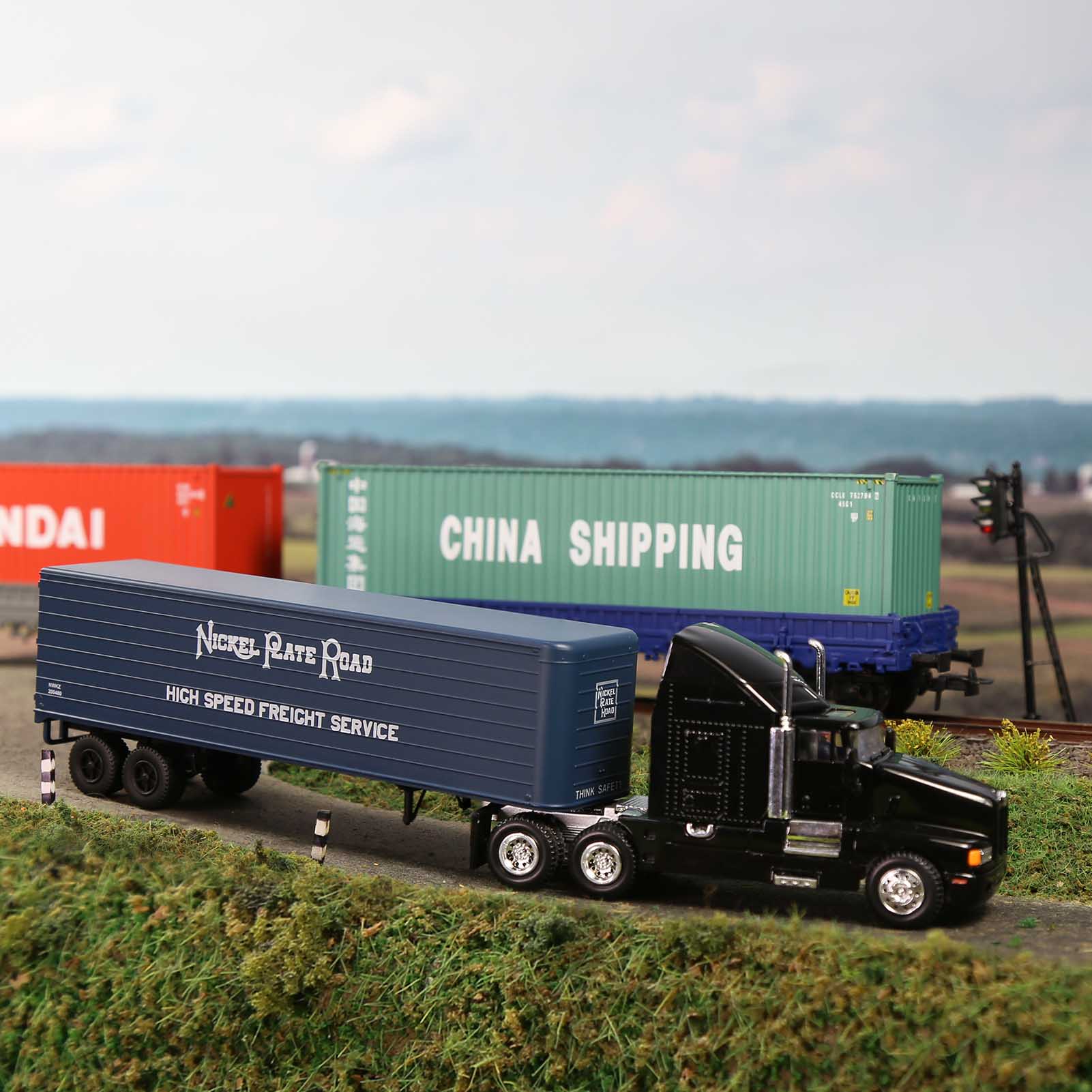 C8765 1 Piece HO Scale 1:87 Model Trailer for Railway Tractor