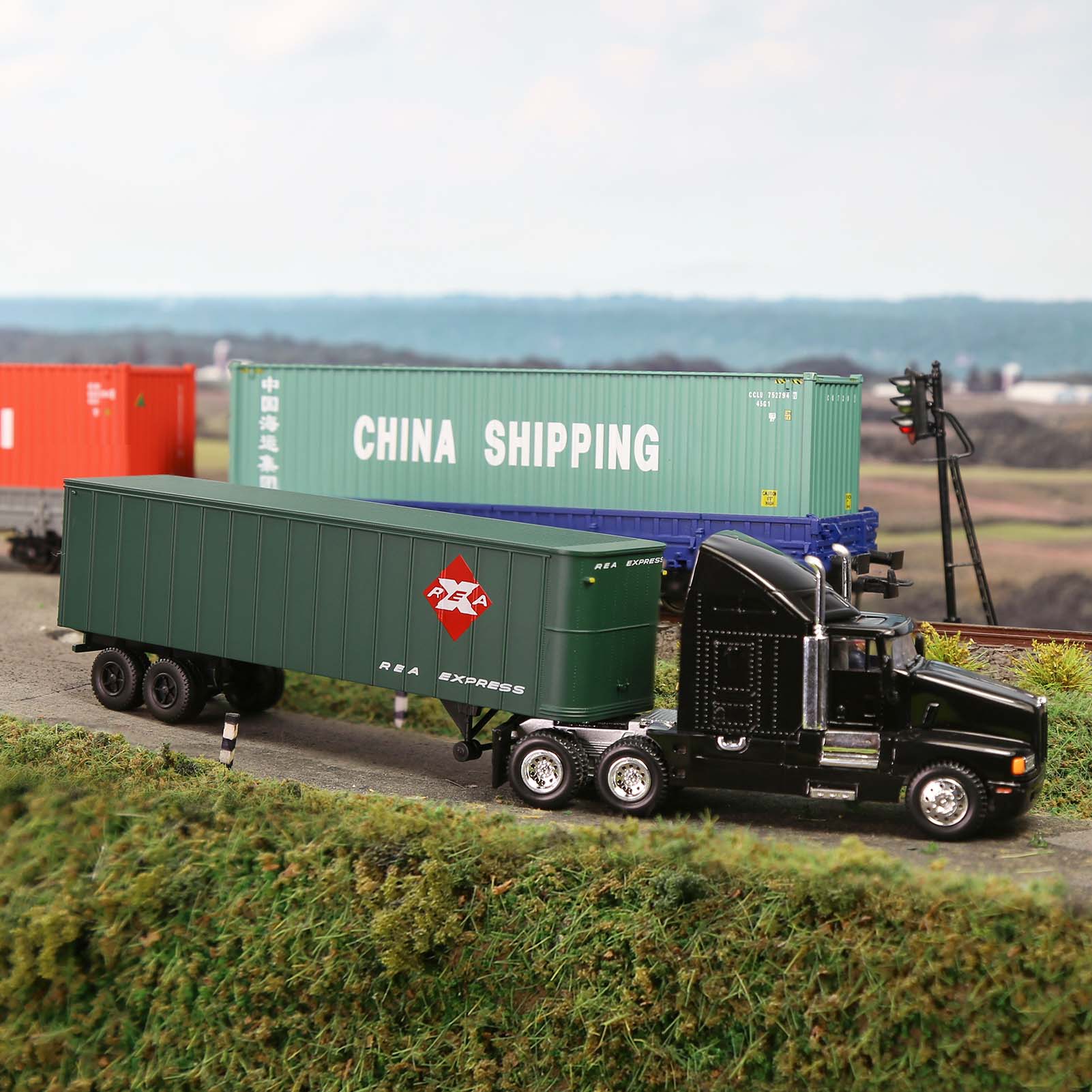 C8766 1 Piece HO Scale 1:87 Model Trailer for Railway Tractor