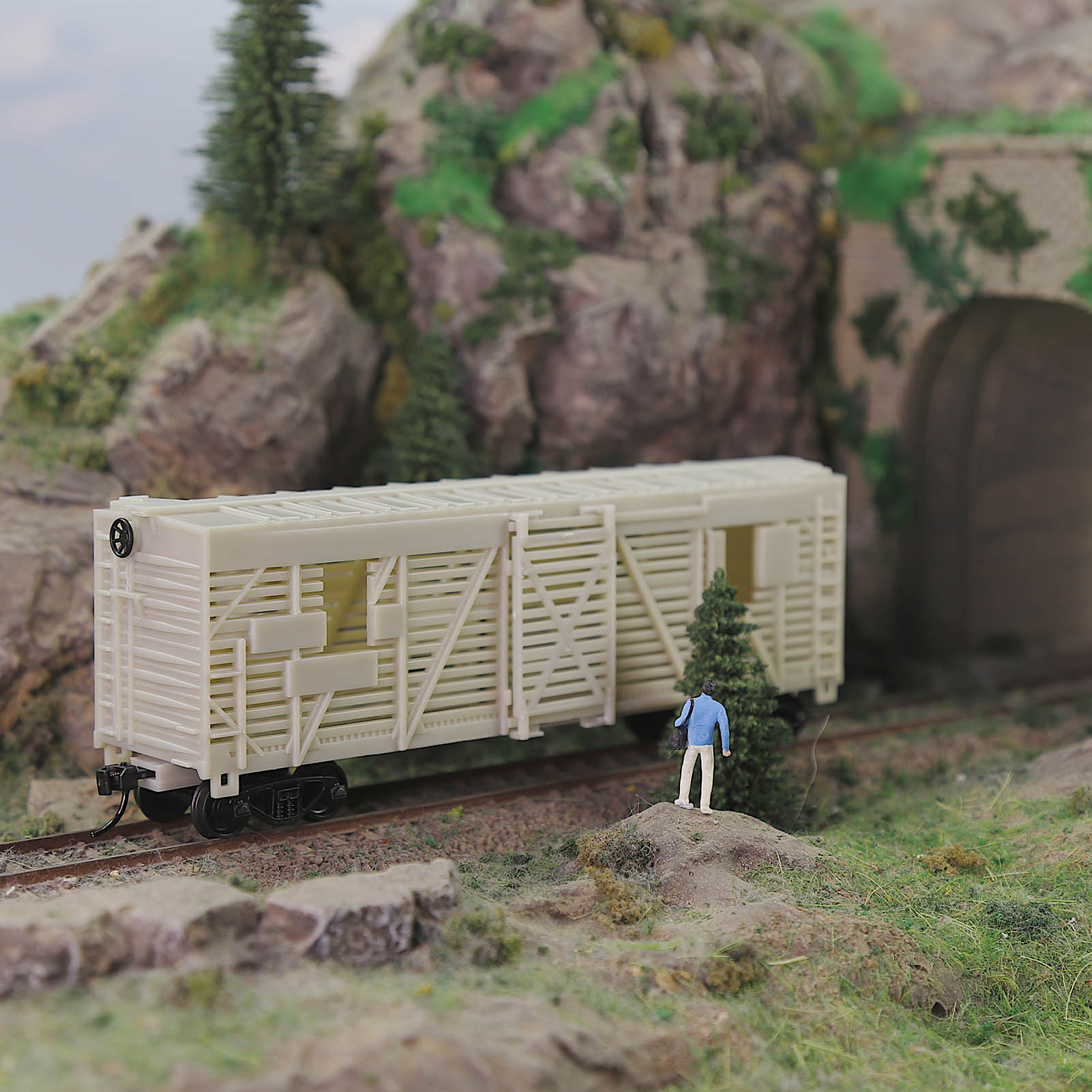 C8767JJ 1pc HO Scale 1:87 Blank Unpainted Unassembled 40' Stock Car