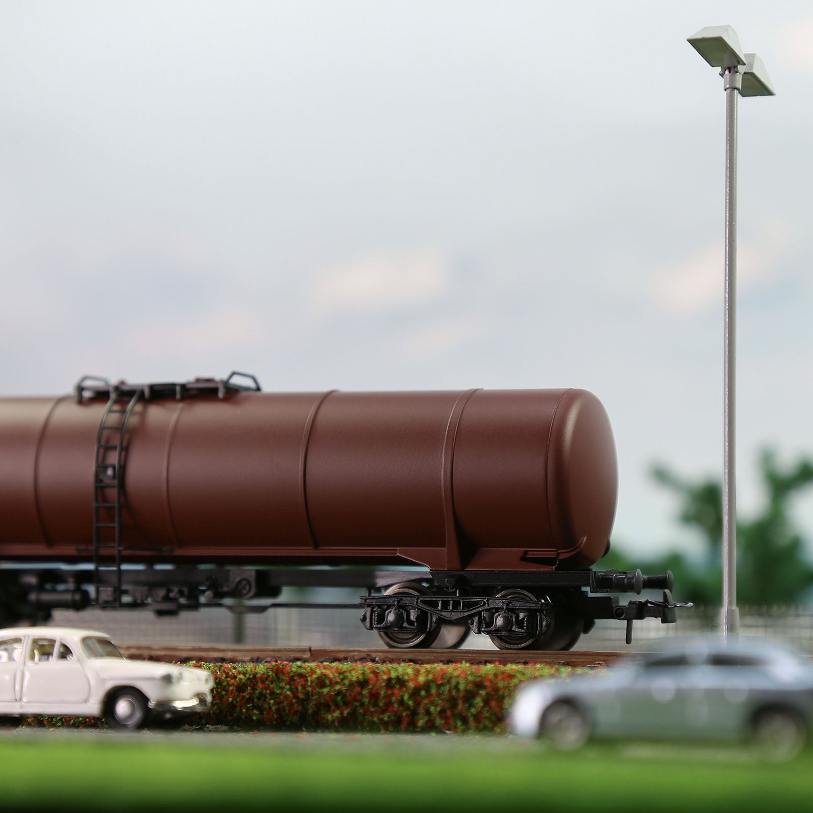 C8768 1 Piece HO Scale 1:87 Oil Tank Car Model Train Tank Wagon