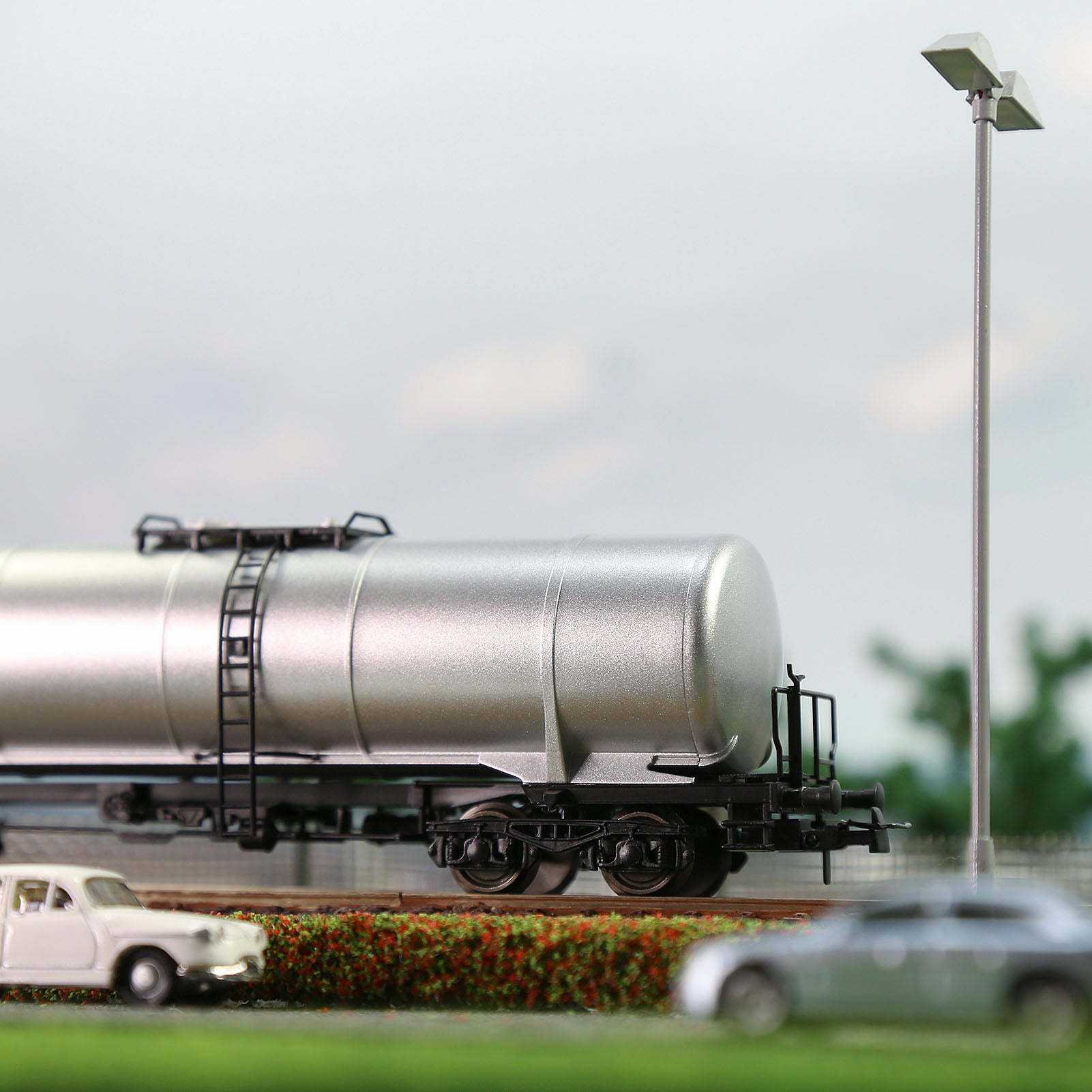 C8768 1 Piece HO Scale 1:87 Oil Tank Car Model Train Tank Wagon