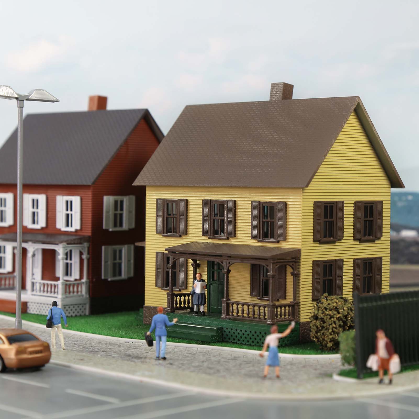 JZ8709 1 Piece HO Scale 1:87 Model Village House with Porch Assembled