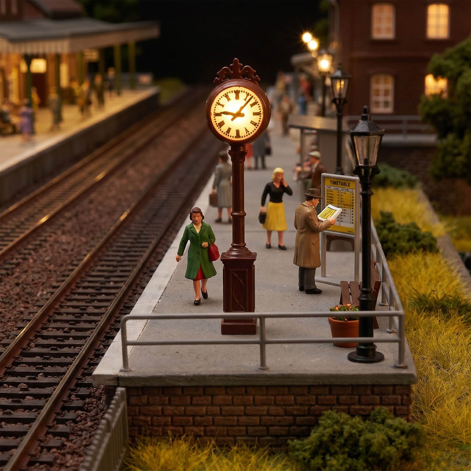 LD38 3pcs N Scale 1:160 HO Scale 1:87 Red Platform Clock Lamps Warm White LED
