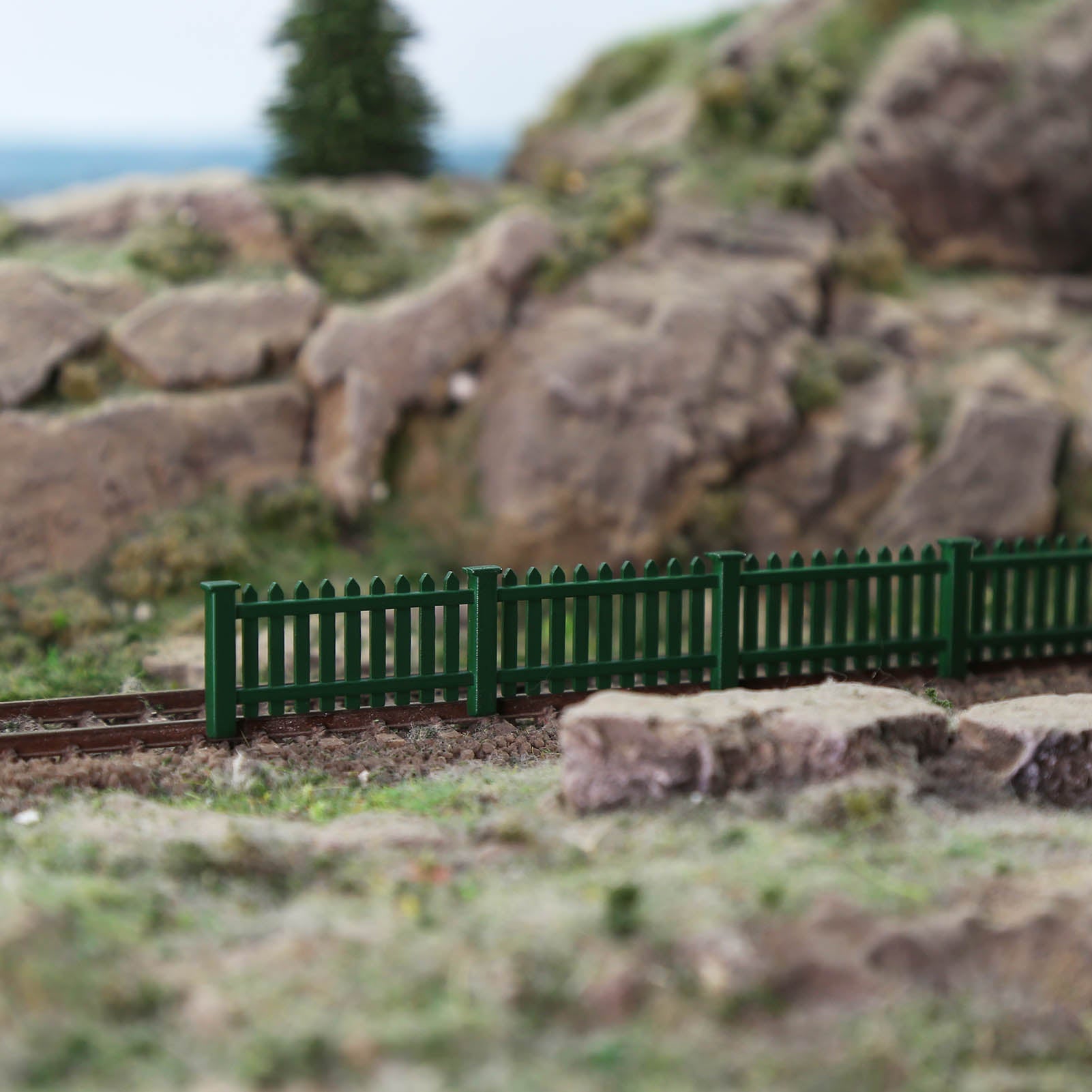 LGHOBH19 HO Scale 1:87 Model Fence with Gates Plastic Fencing with Door Kit