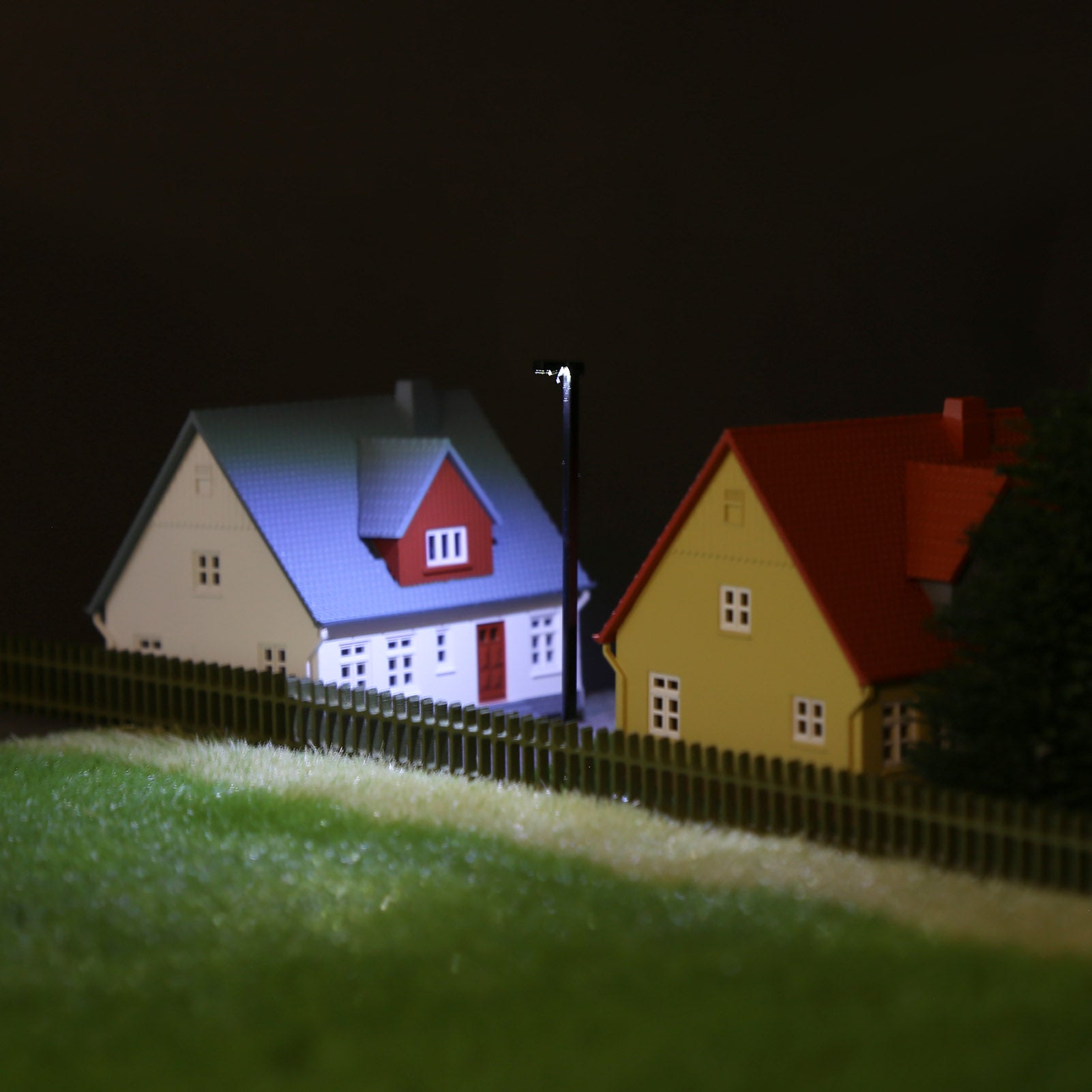 LM01 10pcs N TT HO Scale Metal Lamp Street Lights 5.9cm Black Pole LED