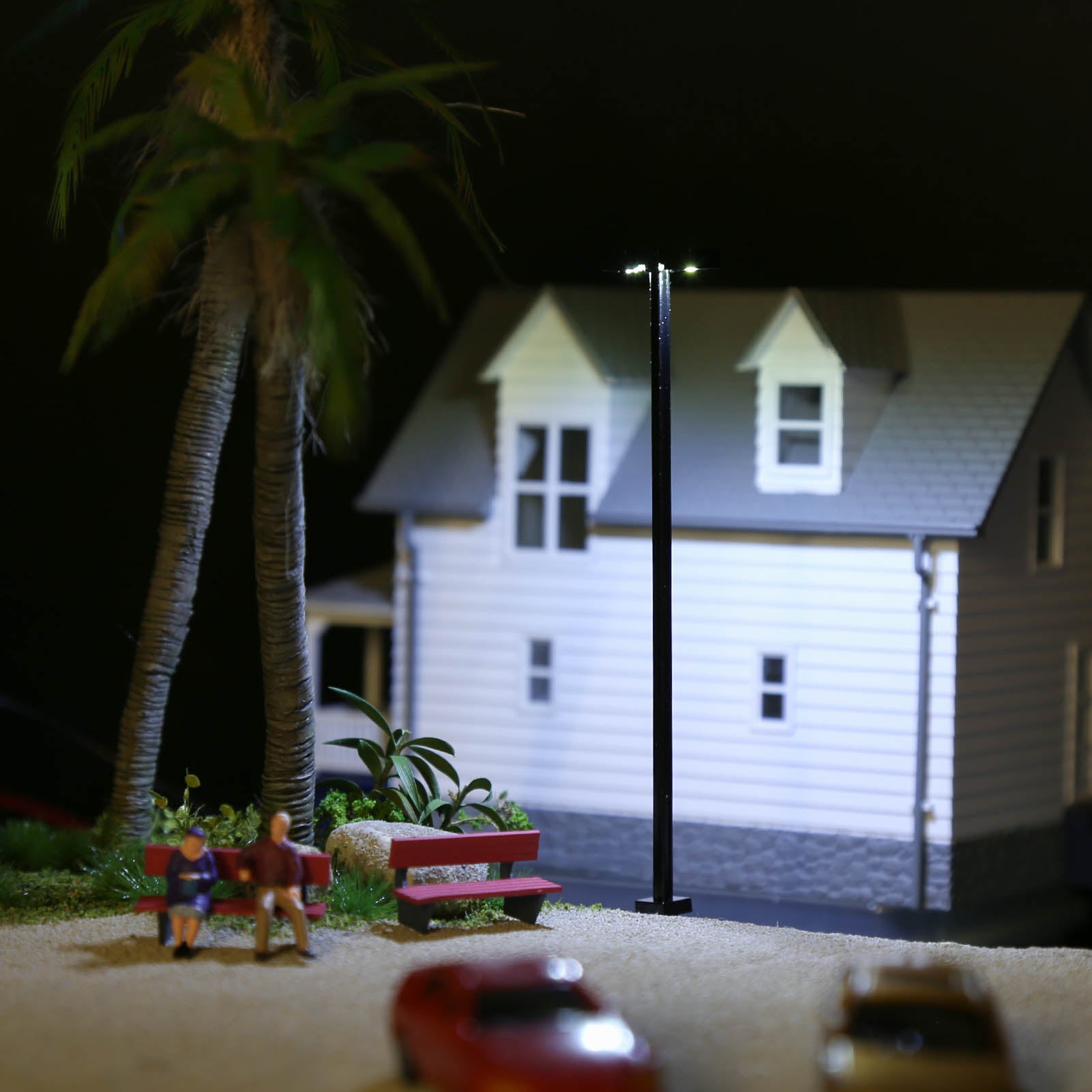 LM04 10pcs HO OO TT Scale 1:87 Metal Lamp Two-heads Street Light LED