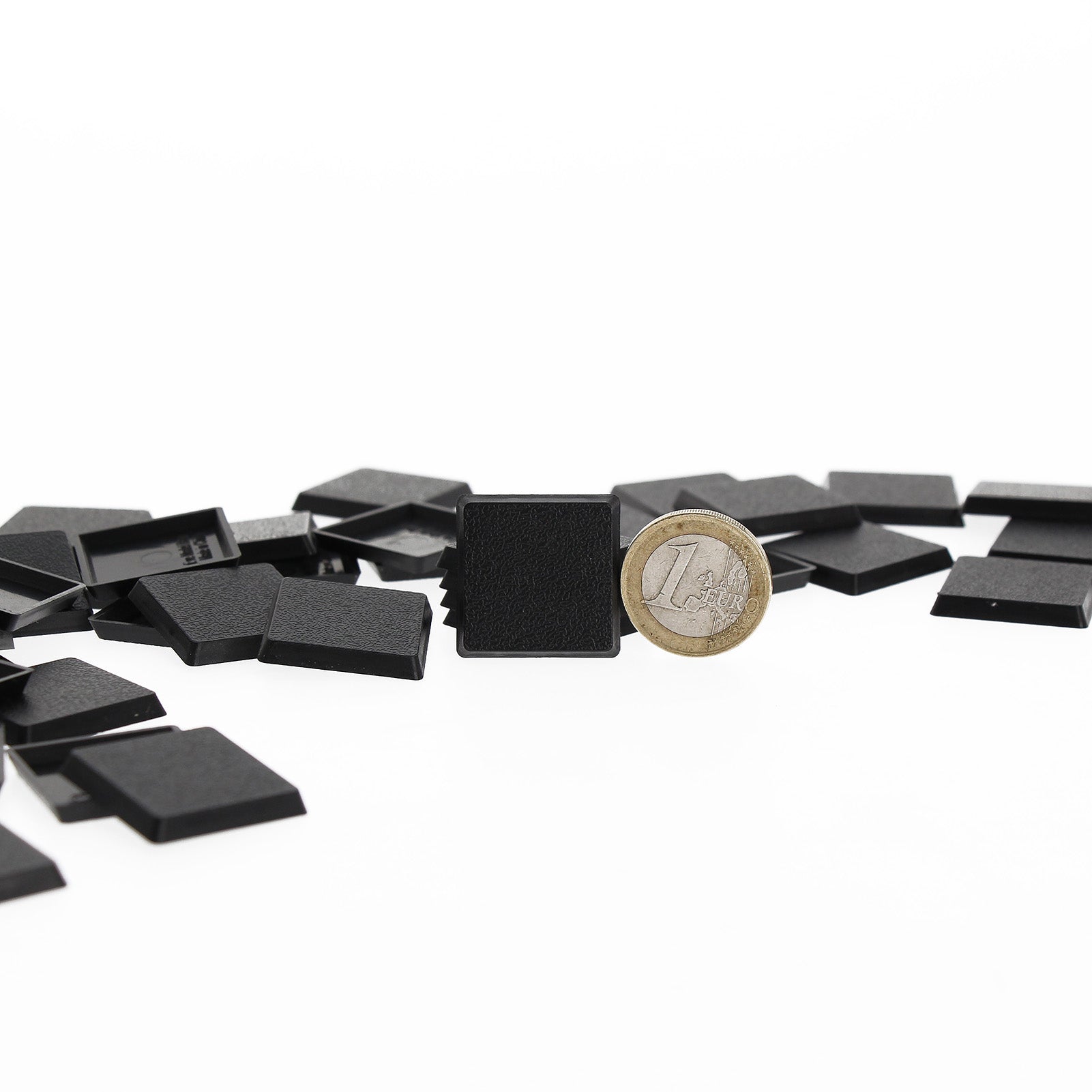 MB1025 40pcs 25mm Square Model Bases for War games Plastic Black
