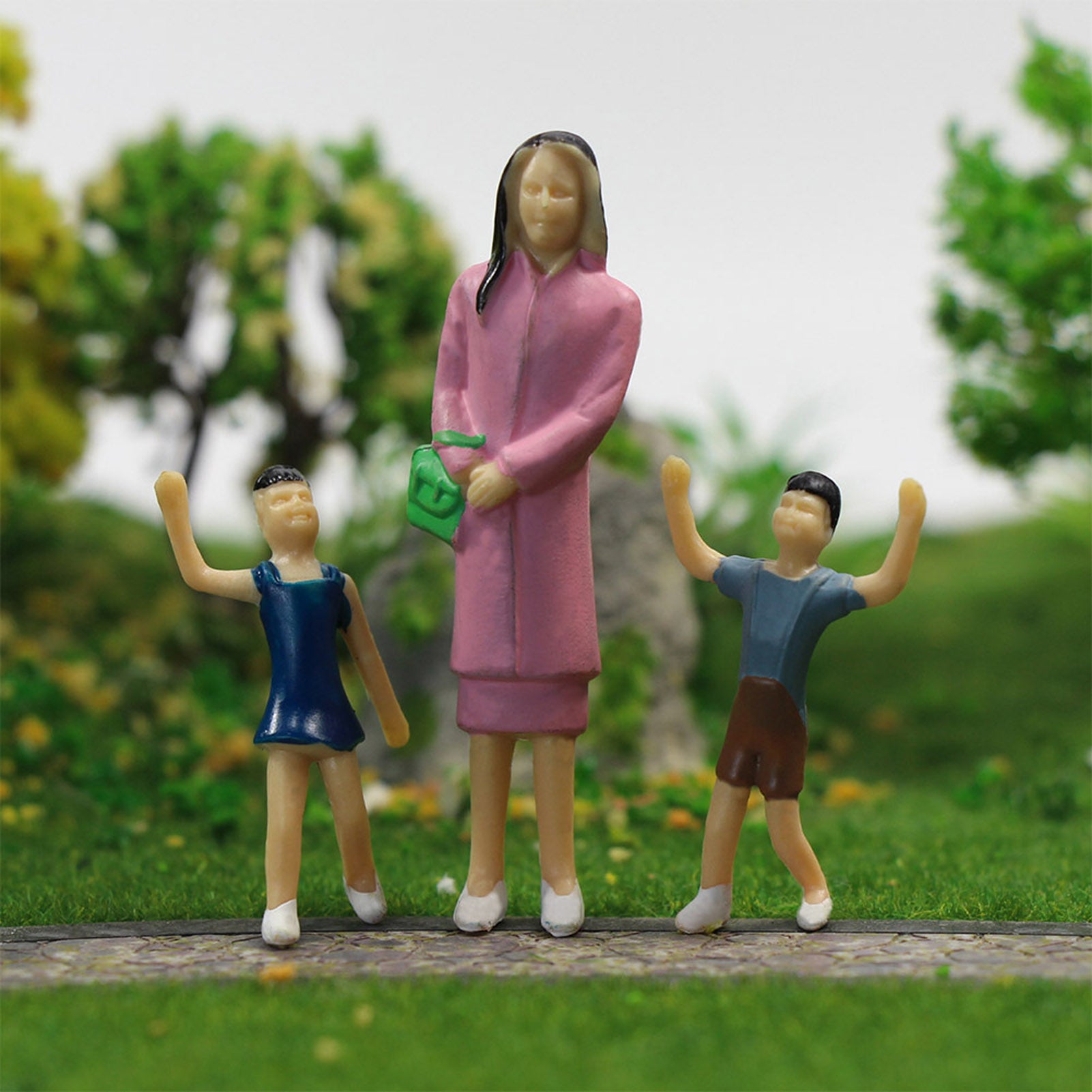 P3001 14pcs G Scale 1:30 Different Painted Figures Stanidng Sitting People Child