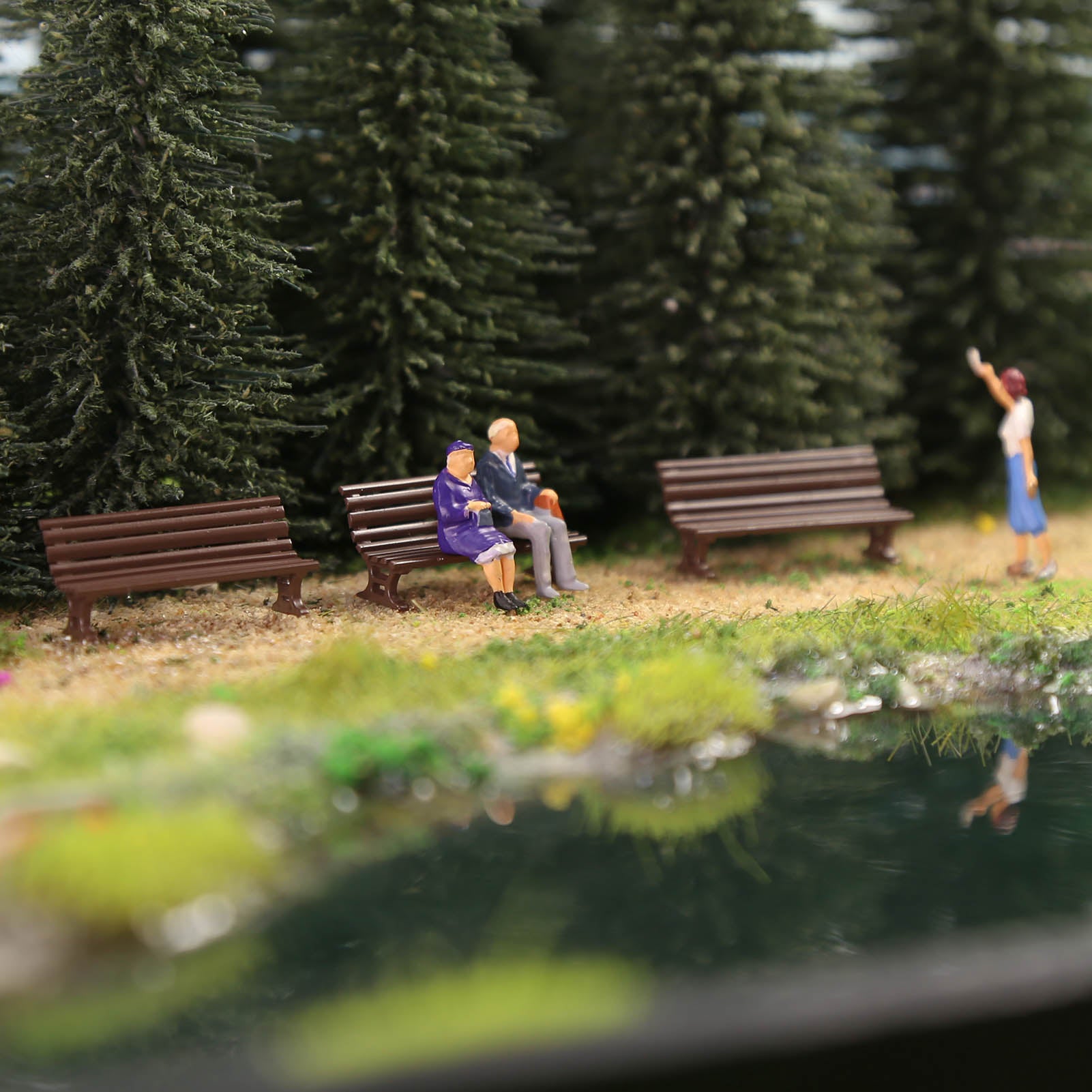 ZY38087 12pcs HO Scale 1:87 Model Park Garden Benches Street Station Seat Chairs