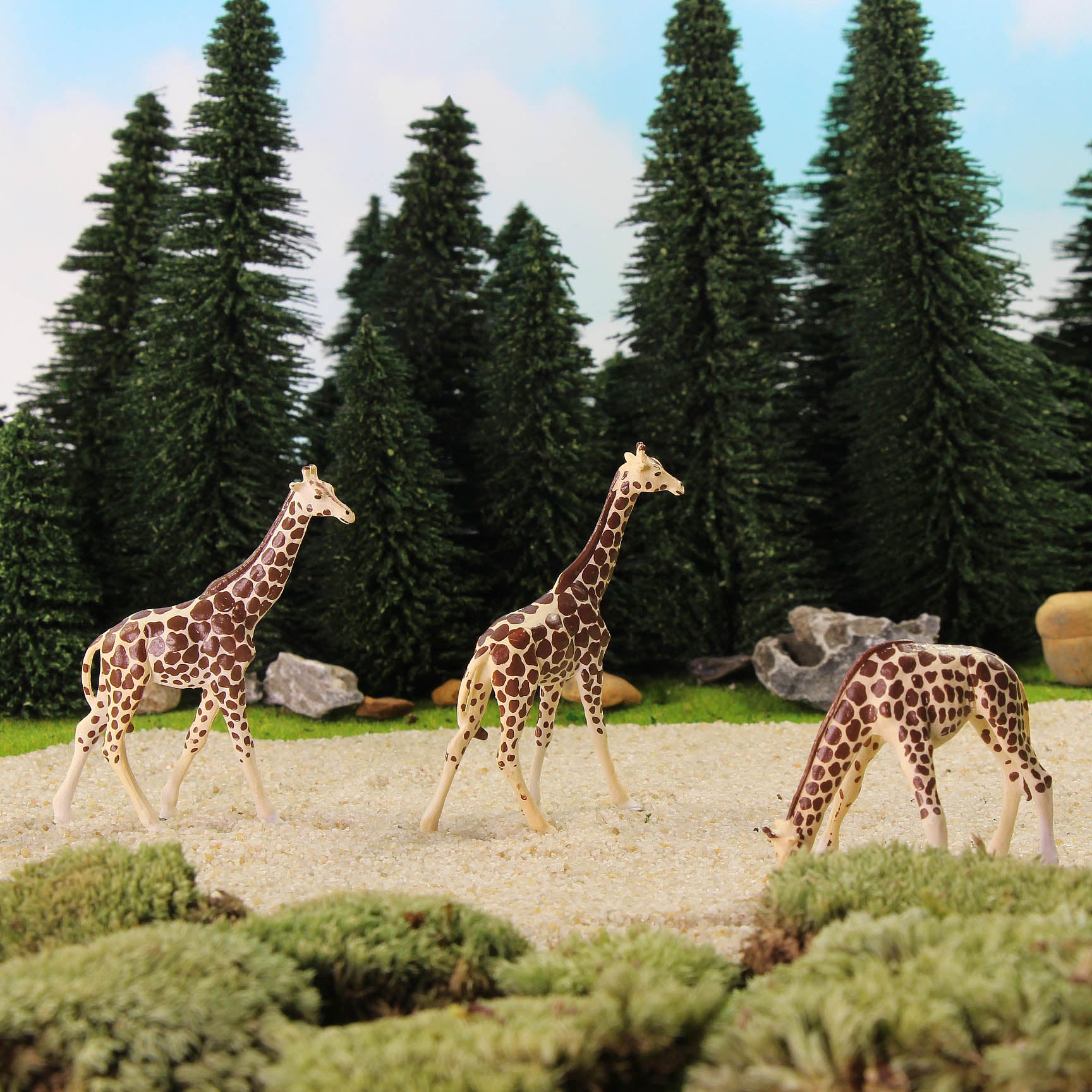 AN8712 8pcs HO Scale 1:87 Giraffe Painted Wild Animals PVC