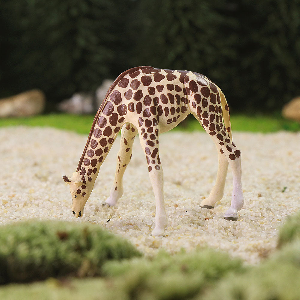 AN8712 8pcs HO Scale 1:87 Giraffe Painted Wild Animals PVC