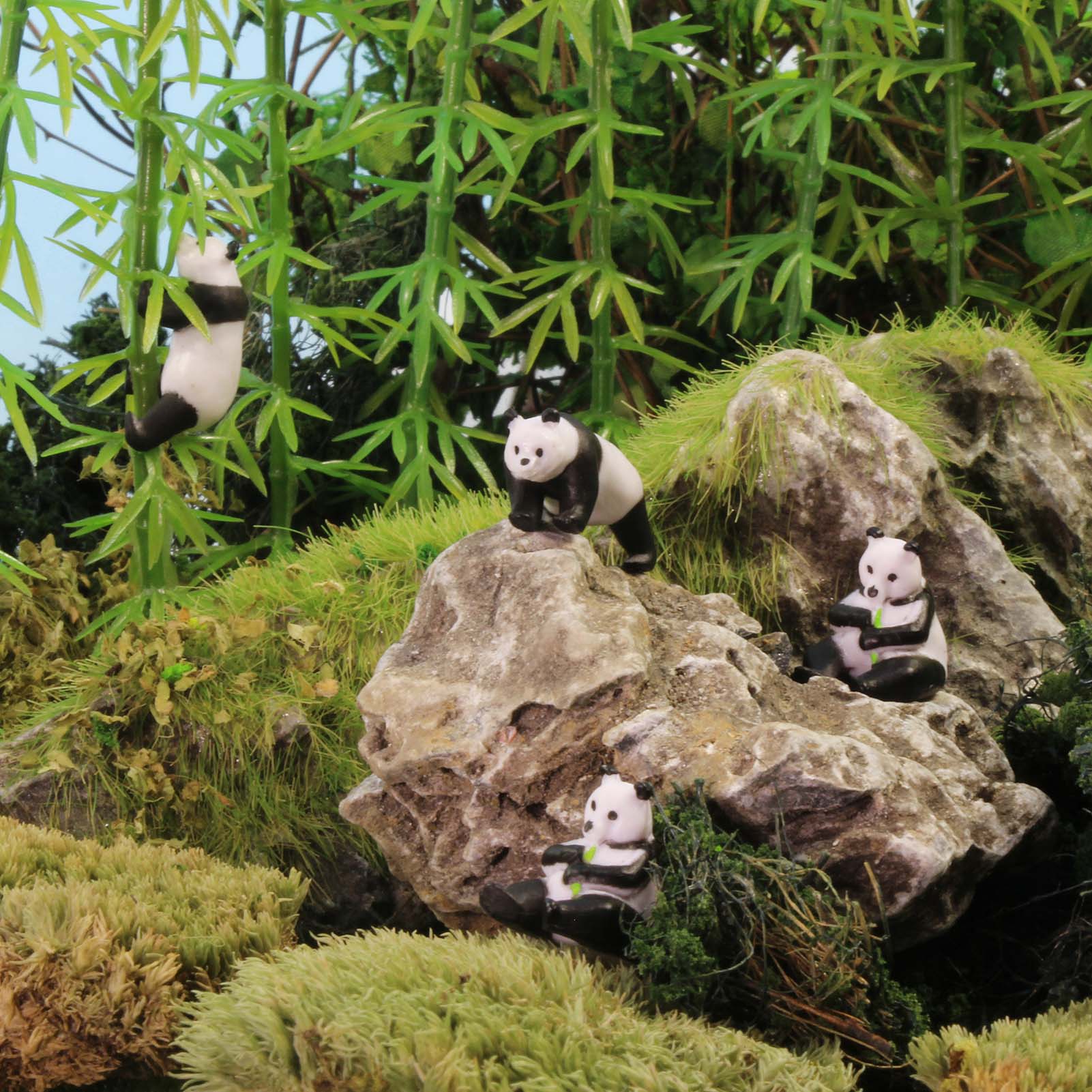 AN8716 12pcs HO Scale 1:87 Painted Pandas Wild Animal PVC
