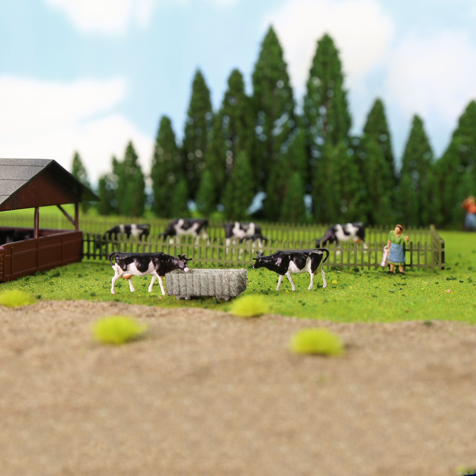 AN8720 36pcs HO Scale 1:87 Painted Herder Farm Animals Black White Cows