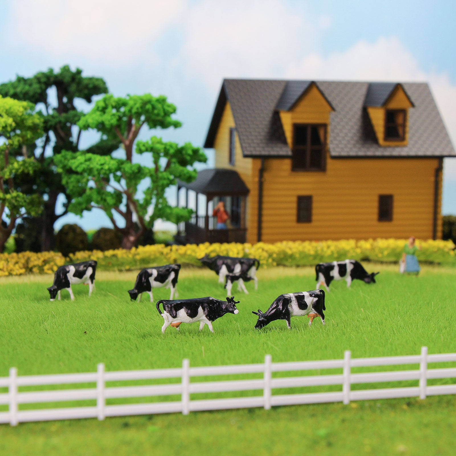 AN8720 36pcs HO Scale 1:87 Painted Herder Farm Animals Black White Cows