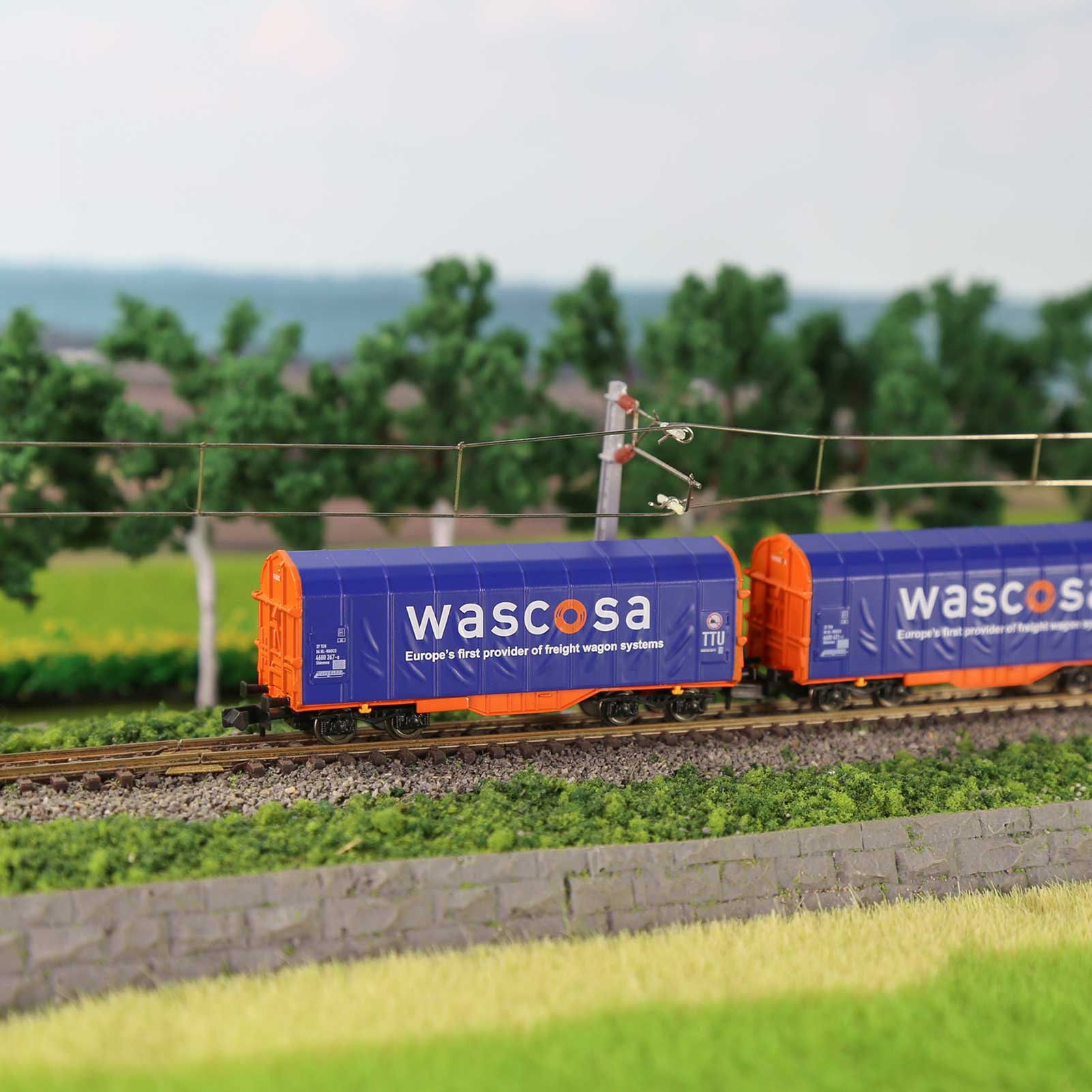 C15062 1pc N Scale 1:150 Box Car Covered Wagon Freight Car