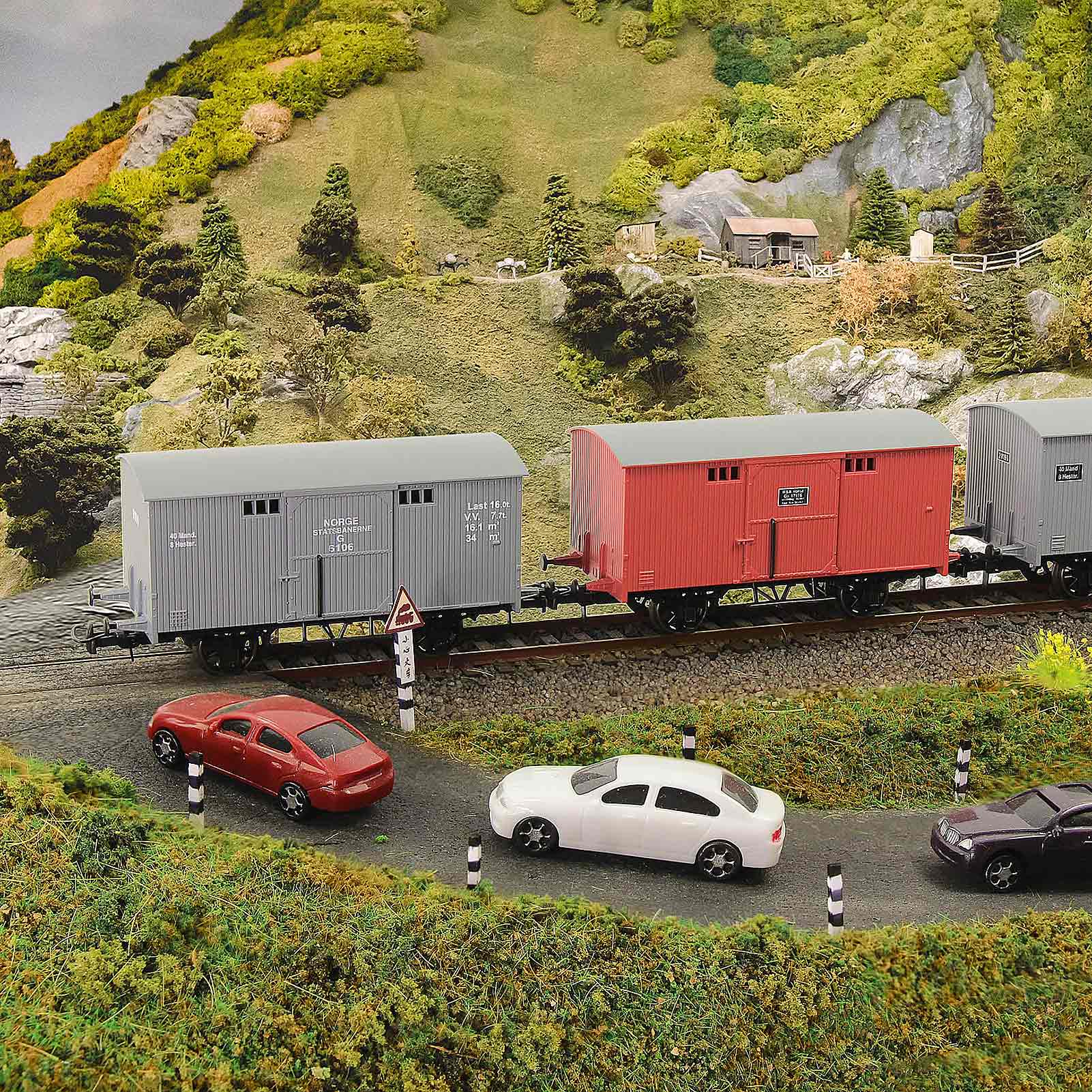 C8728 1pc HO Scale 1:87 20ft Model Box Car Wagon