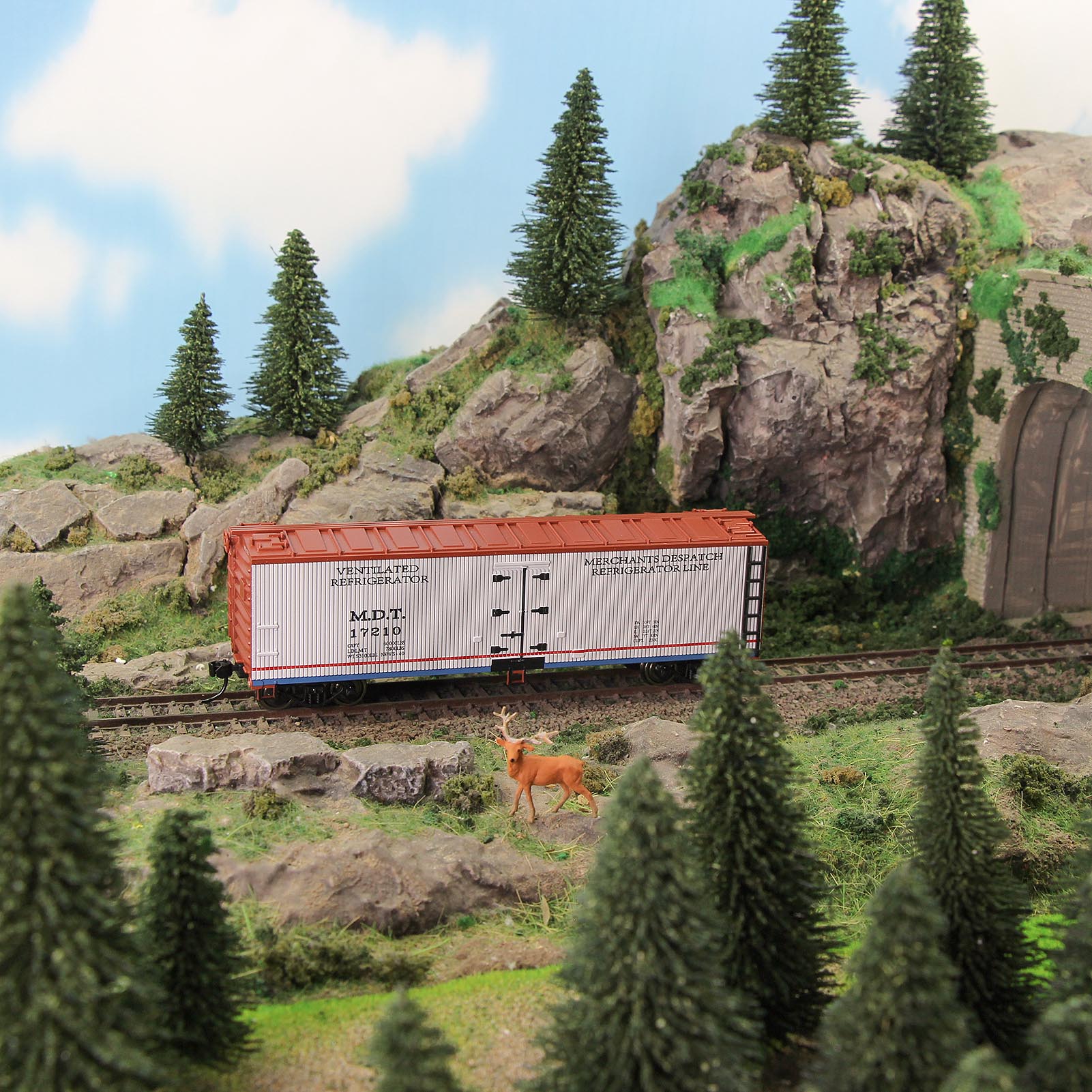 C8747 1pc HO Scale 1:87 Wood Side Reefer 40ft Model Boxcar