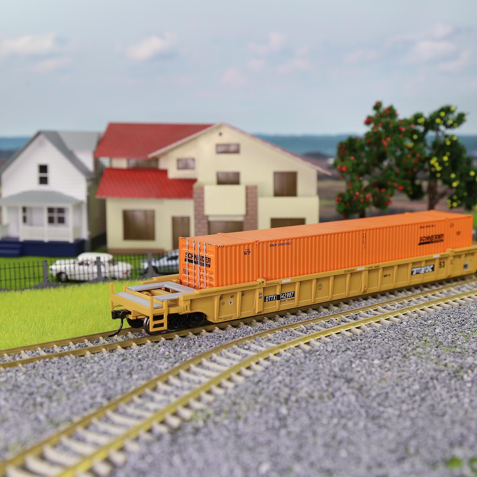 C8759M One Set HO Scale 1:87 53' Well Car Low Side Flat Car with Containers