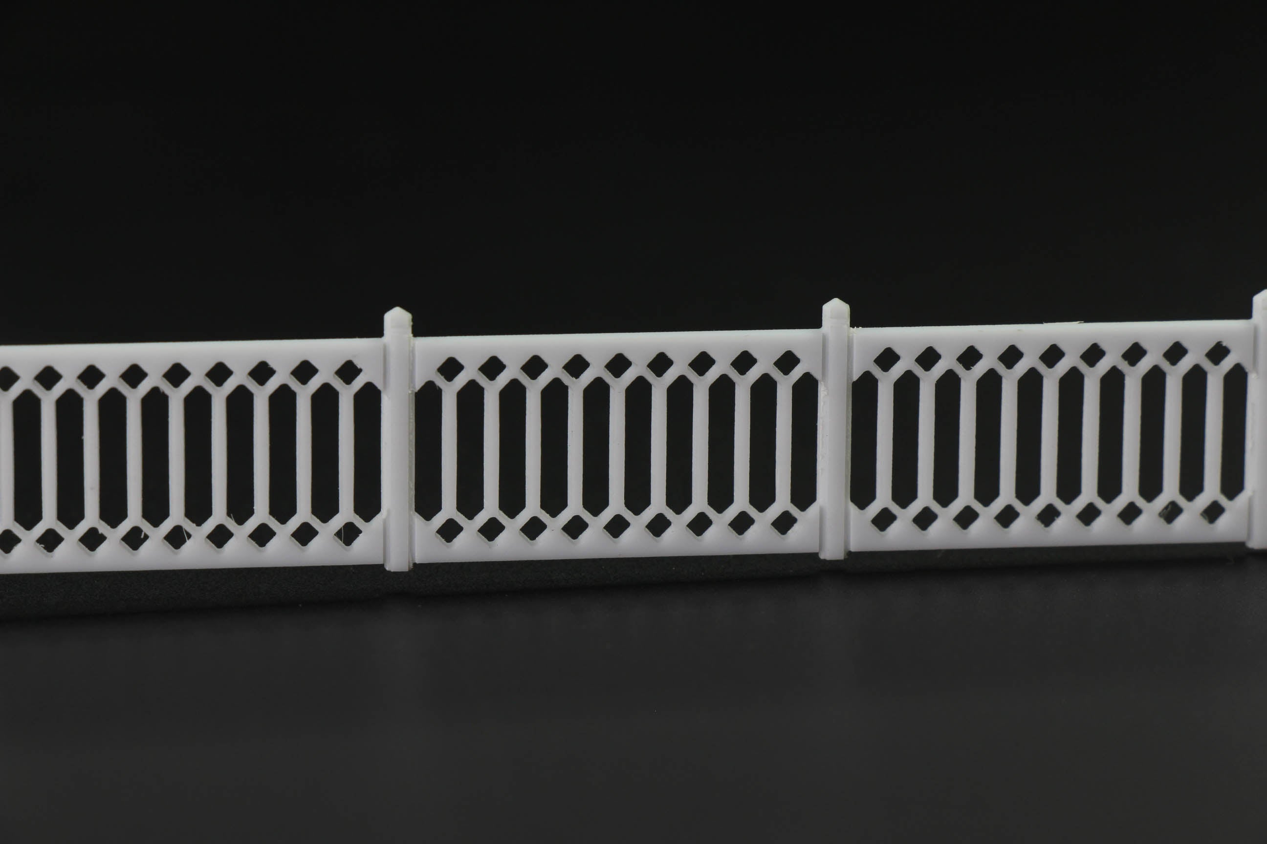 LG0687 3pcs HO/OO Scale 1:87 Building Fences Wall White