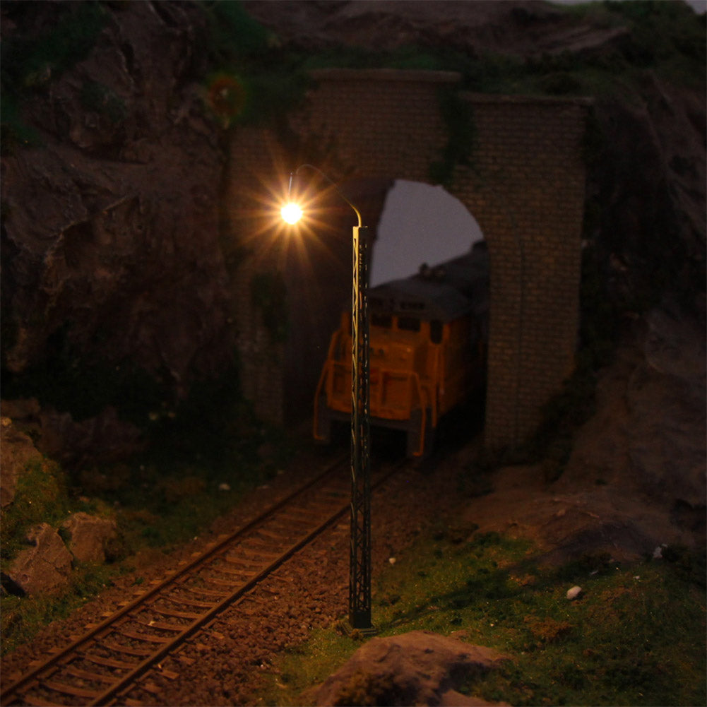 LQS39 3pcs HO/TT Scale 1:100 Lattice Mast Lamp Track Light