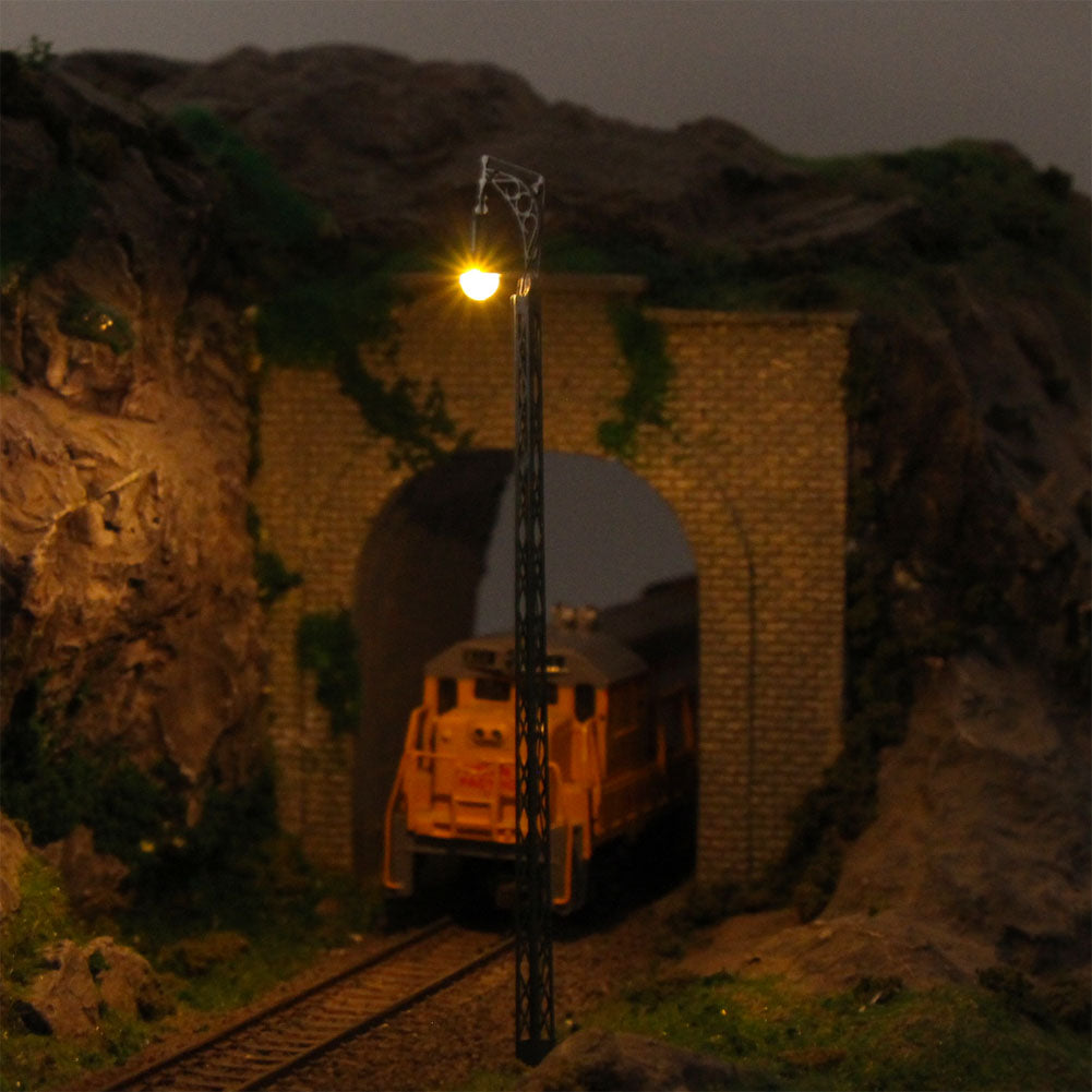 LQS57 3pcs OO HO N Scale Track Lights Lattice Mast Lamp