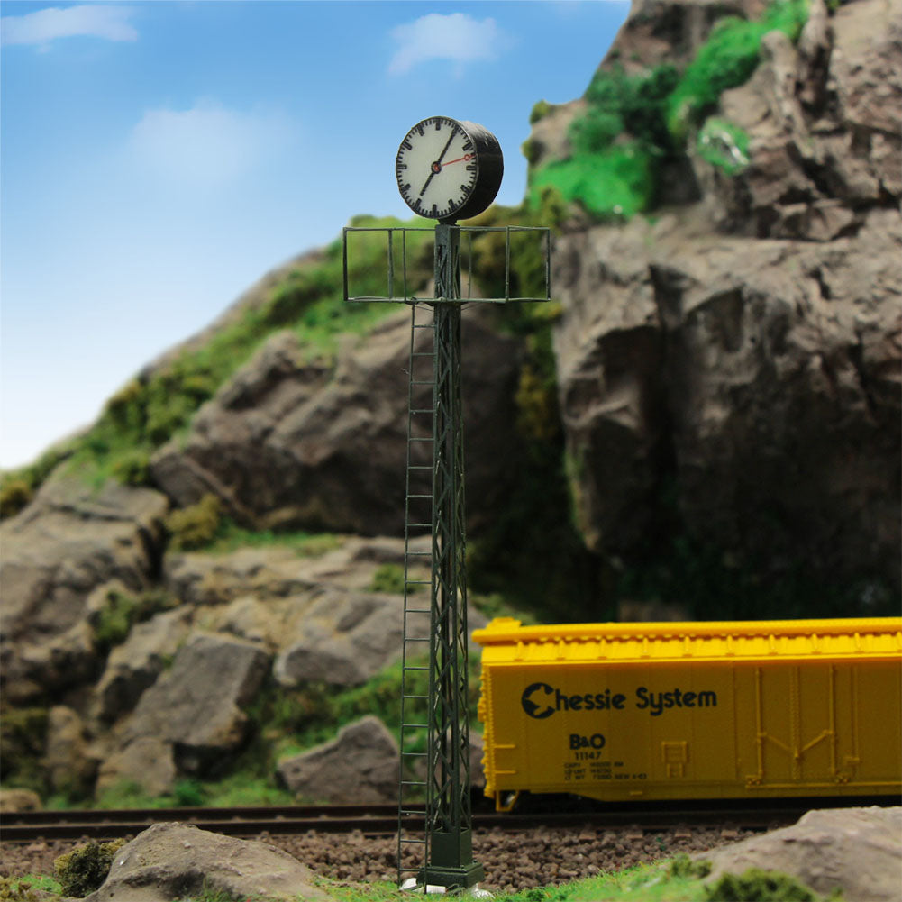 LQS61 1pc HO/TT N Scale Lit Platform Clock on Lattice Mast Lamp