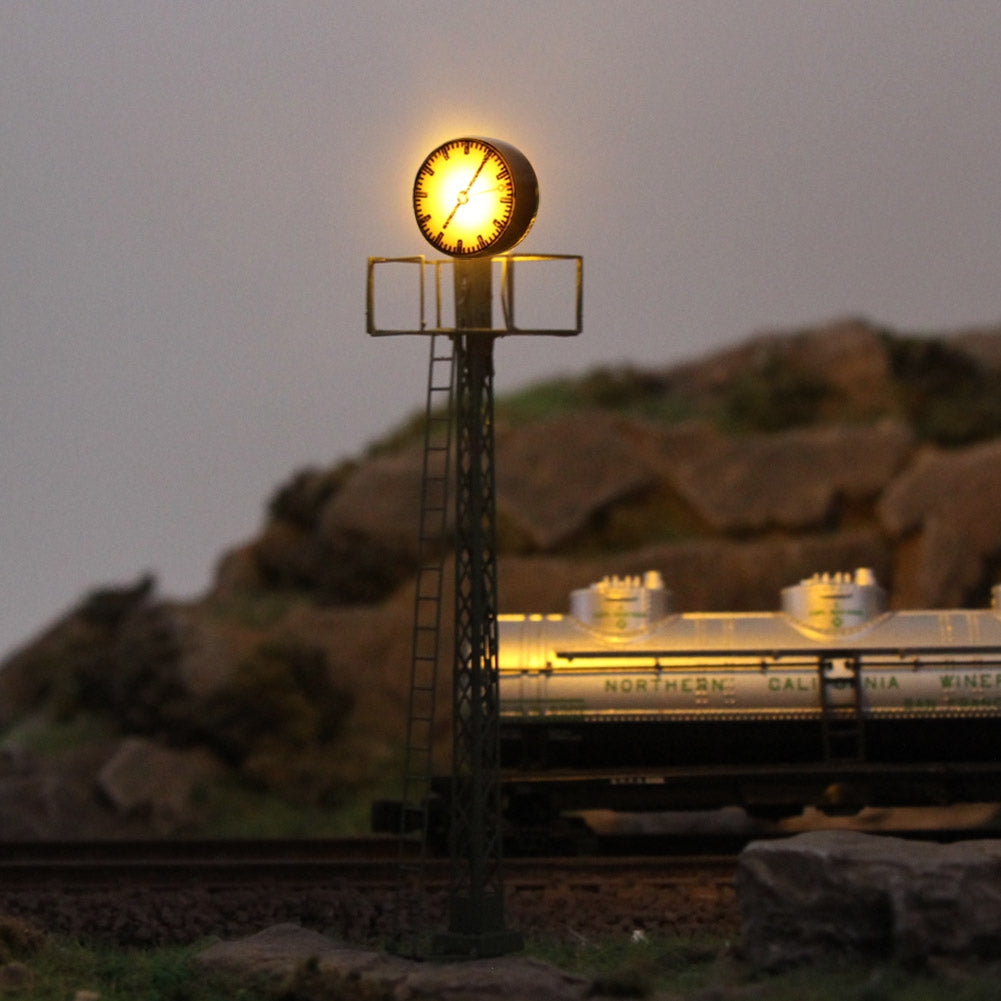 LQS61 1pc HO/TT N Scale Lit Platform Clock on Lattice Mast Lamp