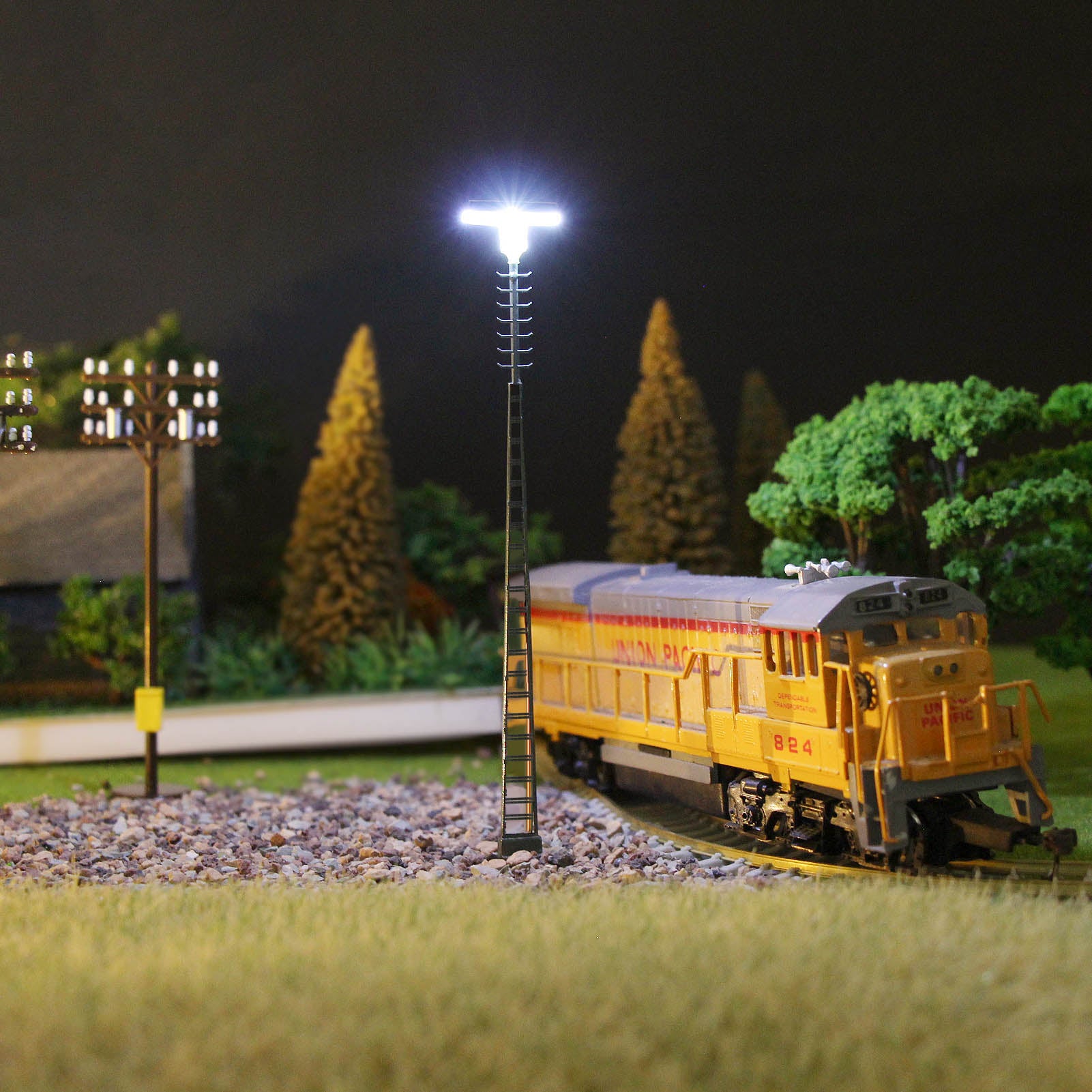 LQS63 3pcs HO N Scale Lit Platform Track Lamp