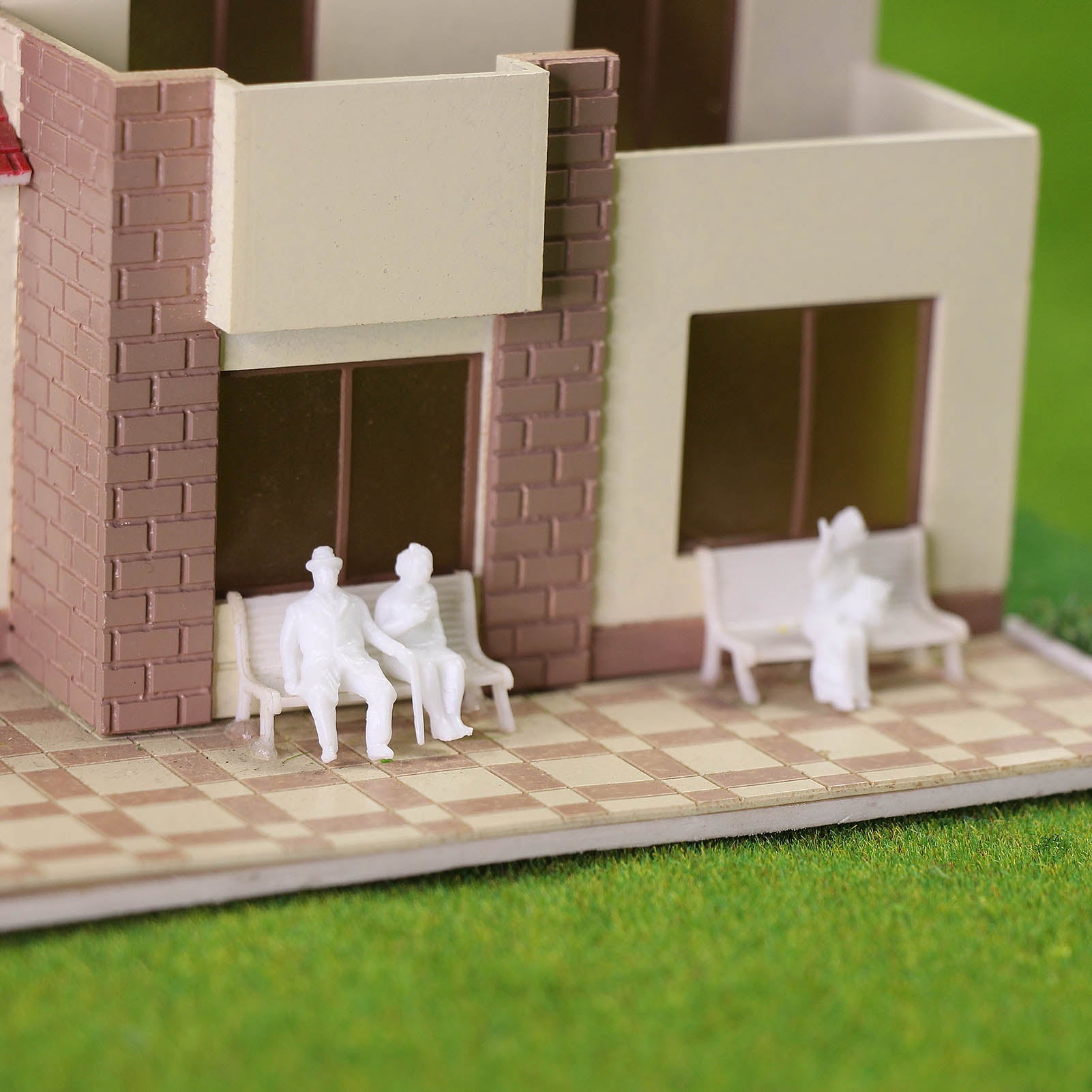 P8706B 100pcs HO Scale 1:87 Sitting Unpainted White Figure