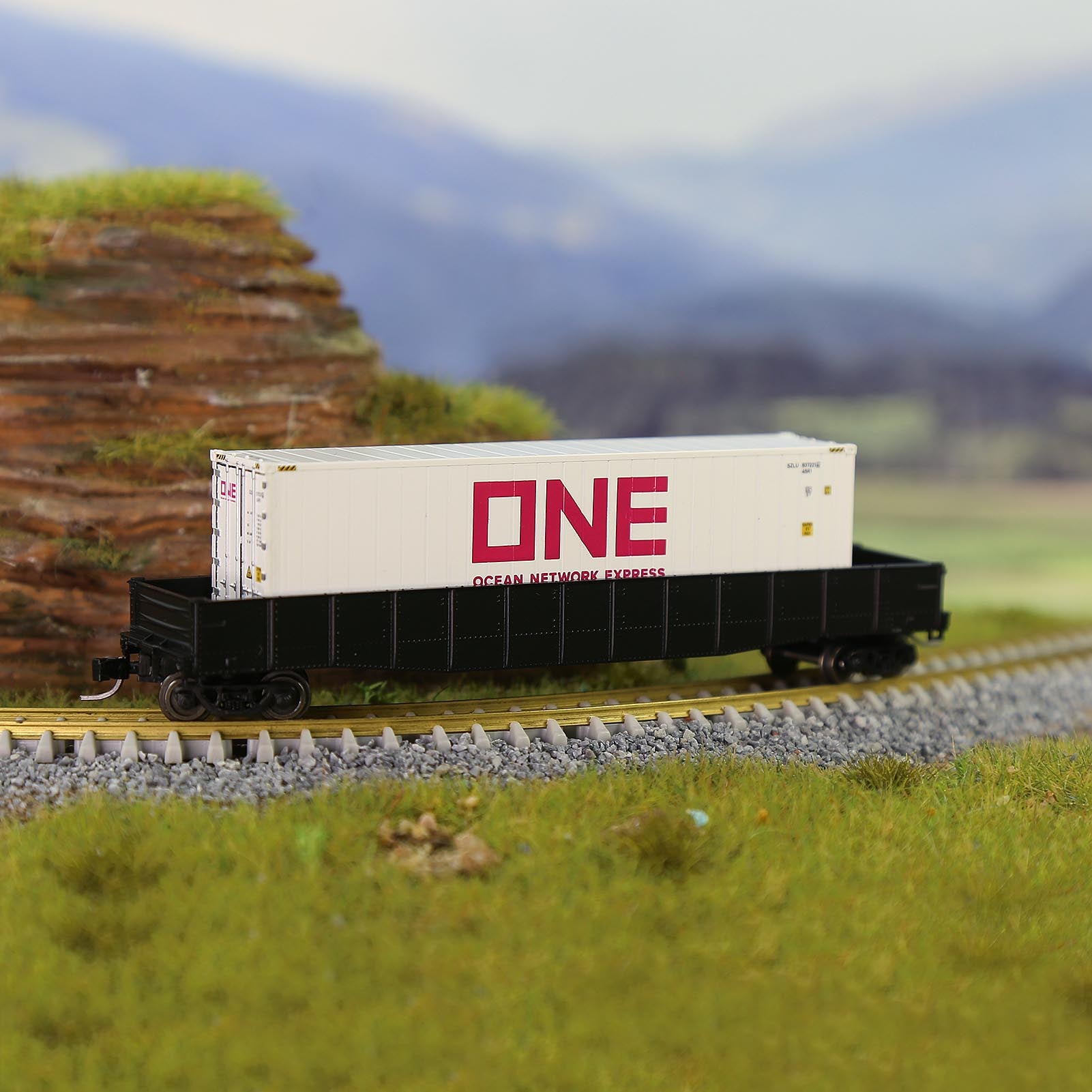 C15012 1pc N Scale 1:160 40ft Hi-Cube Reefer Shipping Container