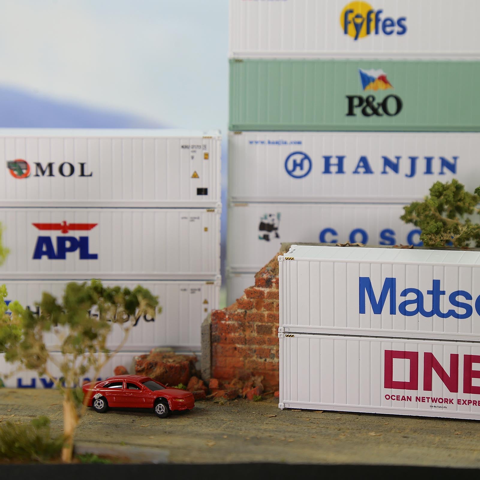 C15012 1pc N Scale 1:160 40ft Hi-Cube Reefer Shipping Container