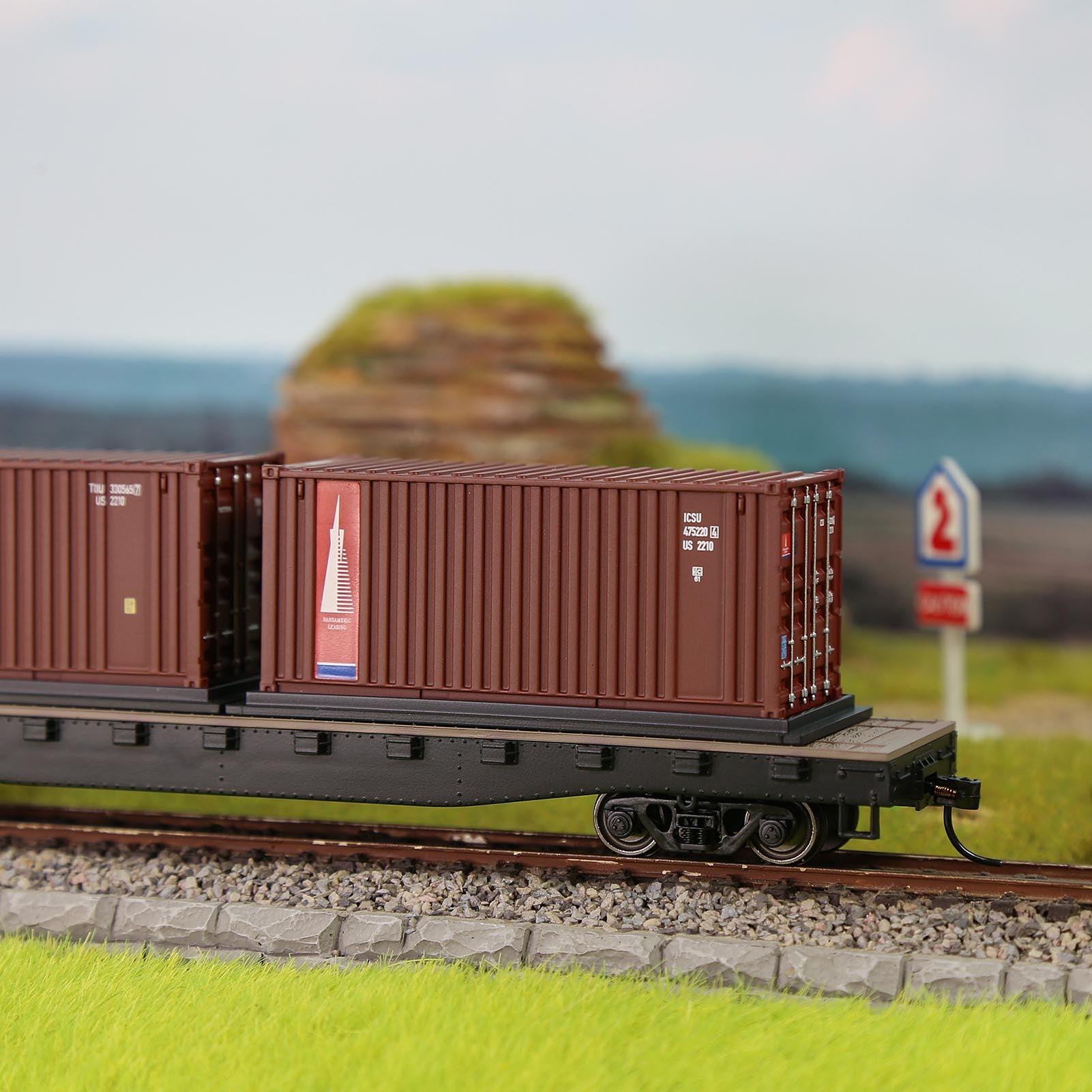 C8726 1pc HO Scale 1:87 20ft Painted Shipping Container