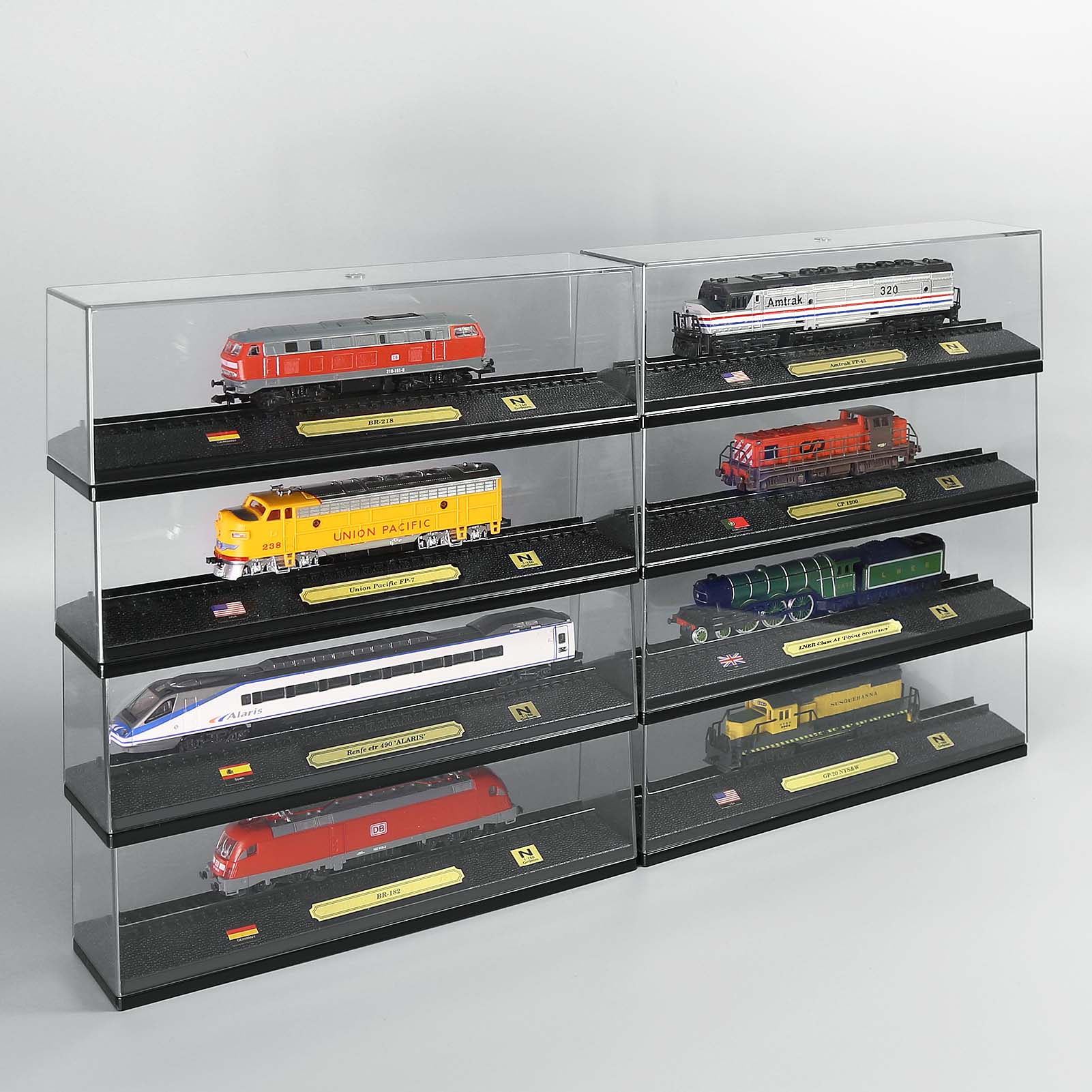 HCTN 1 Unit N Scale 1:160 Model Railroad Static Plastic Locomotives with Base and Display Case