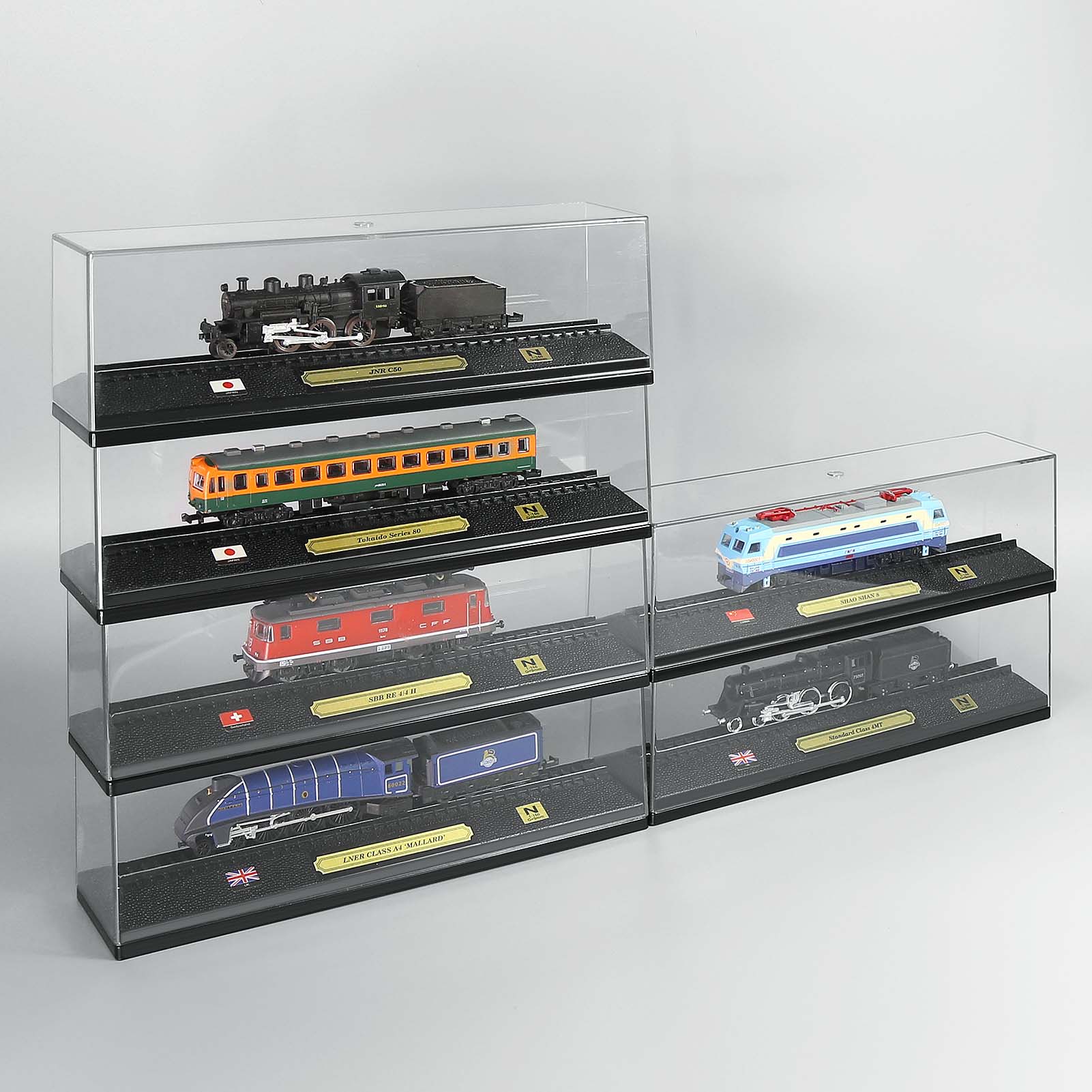 HCTN 1 Unit N Scale 1:160 Model Railroad Static Plastic Locomotives with Base and Display Case