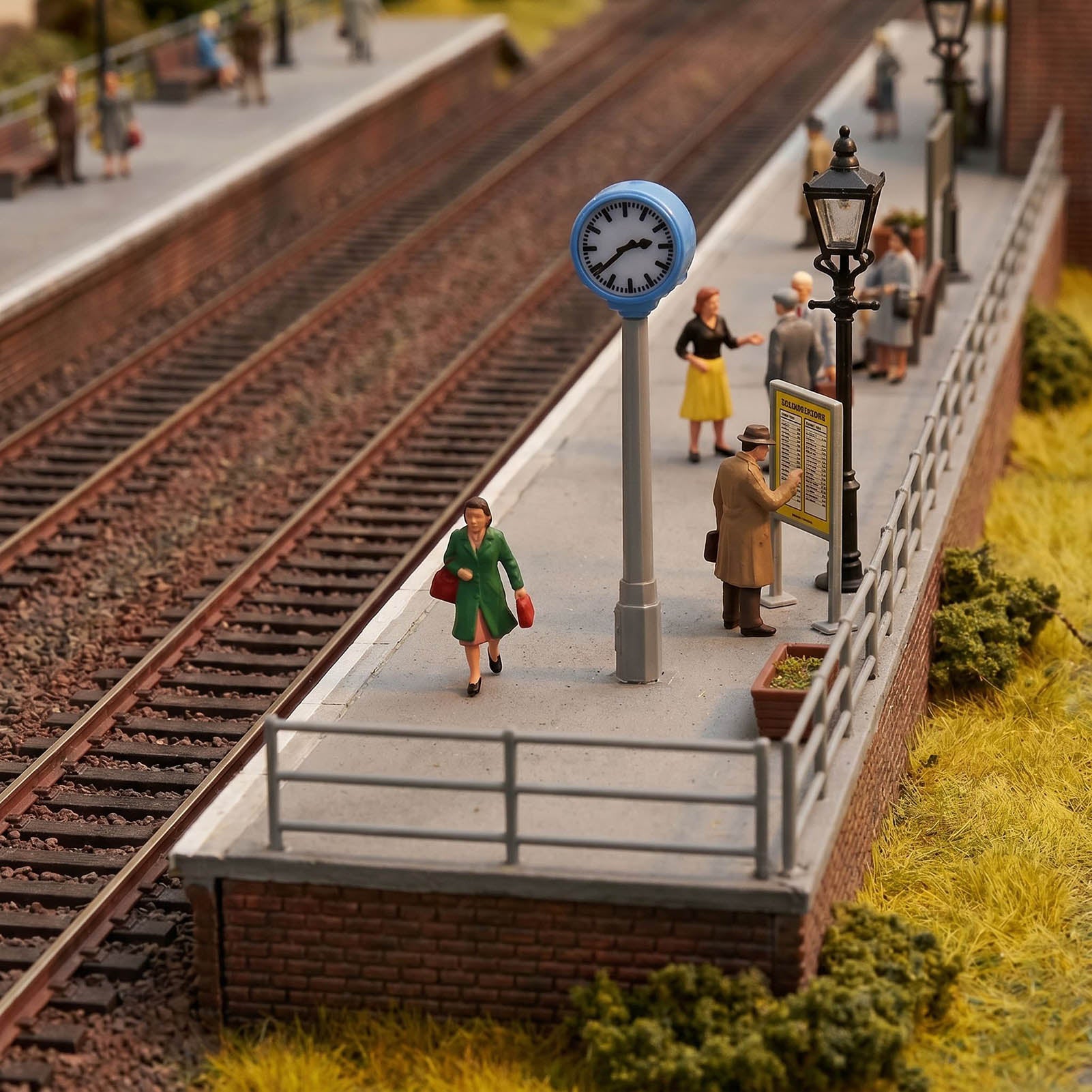 LD35 3pcs N Scale 1:160 HO Scale 1:87 Blue Platform Clock Lamps Warm White LED