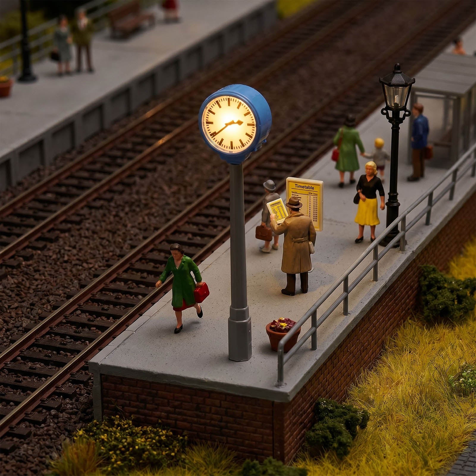 LD35 3pcs N Scale 1:160 HO Scale 1:87 Blue Platform Clock Lamps Warm White LED