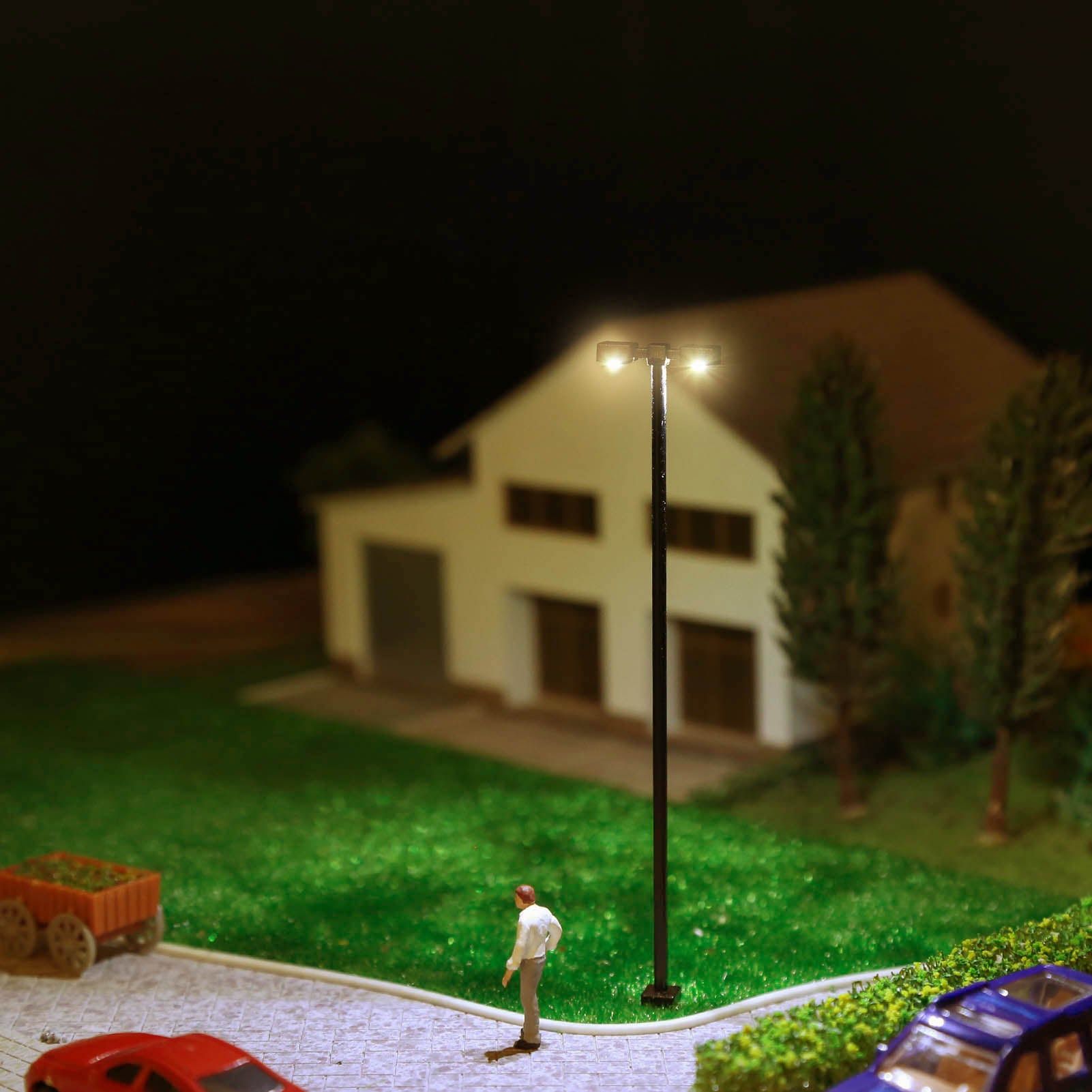 LM04 10pcs HO OO TT Scale 1:87 Metal Lamp Two-heads Street Light LED