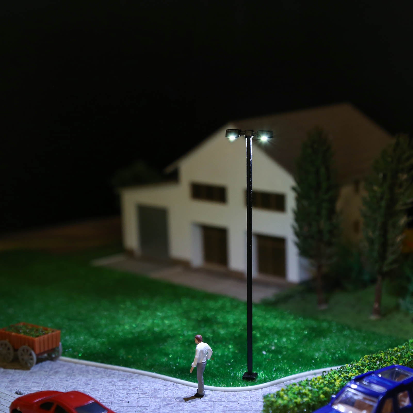 LM04 10pcs HO OO TT Scale 1:87 Metal Lamp Two-heads Street Light LED