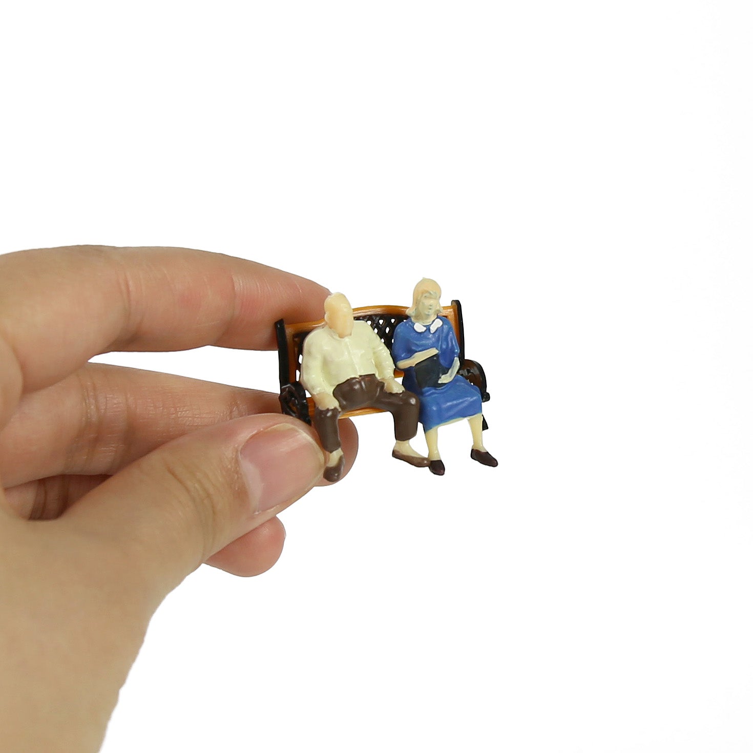 P4804ZY34OB O Scale 1:50 6pcs Seated Figures Painted People with 3pcs Benches