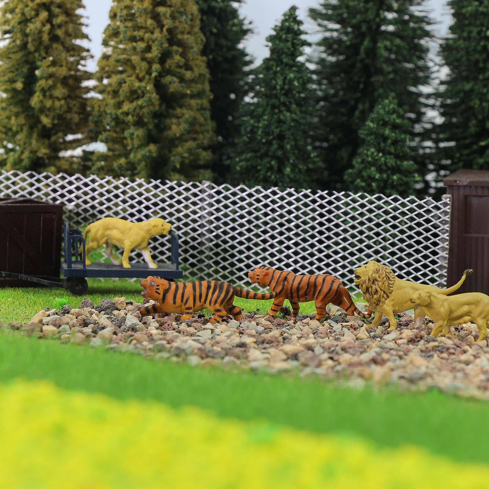 AN8715 12pcs HO Scale 1:87 Tigers Lions Wild Animal PVC